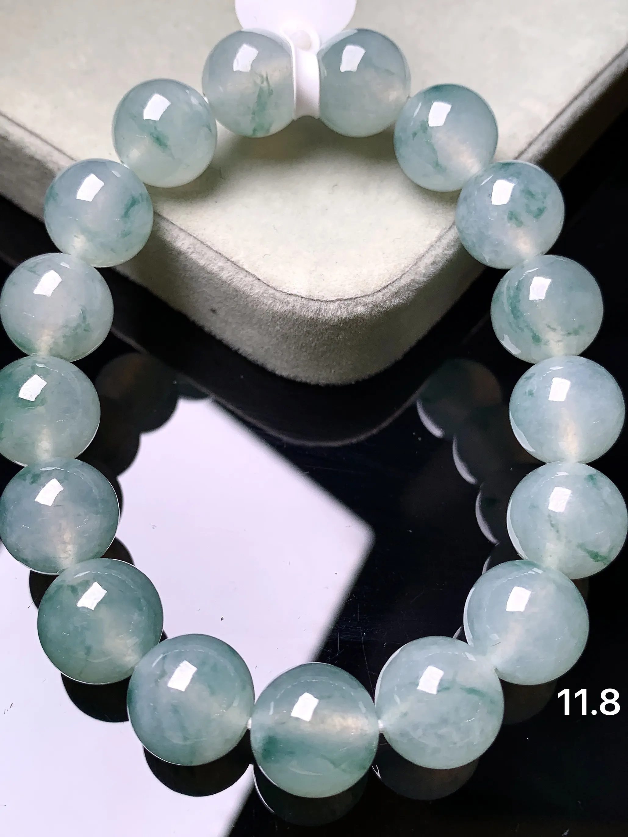 飘花圆珠手链 玉质细腻 色泽清新艳丽 整体尺寸11.8