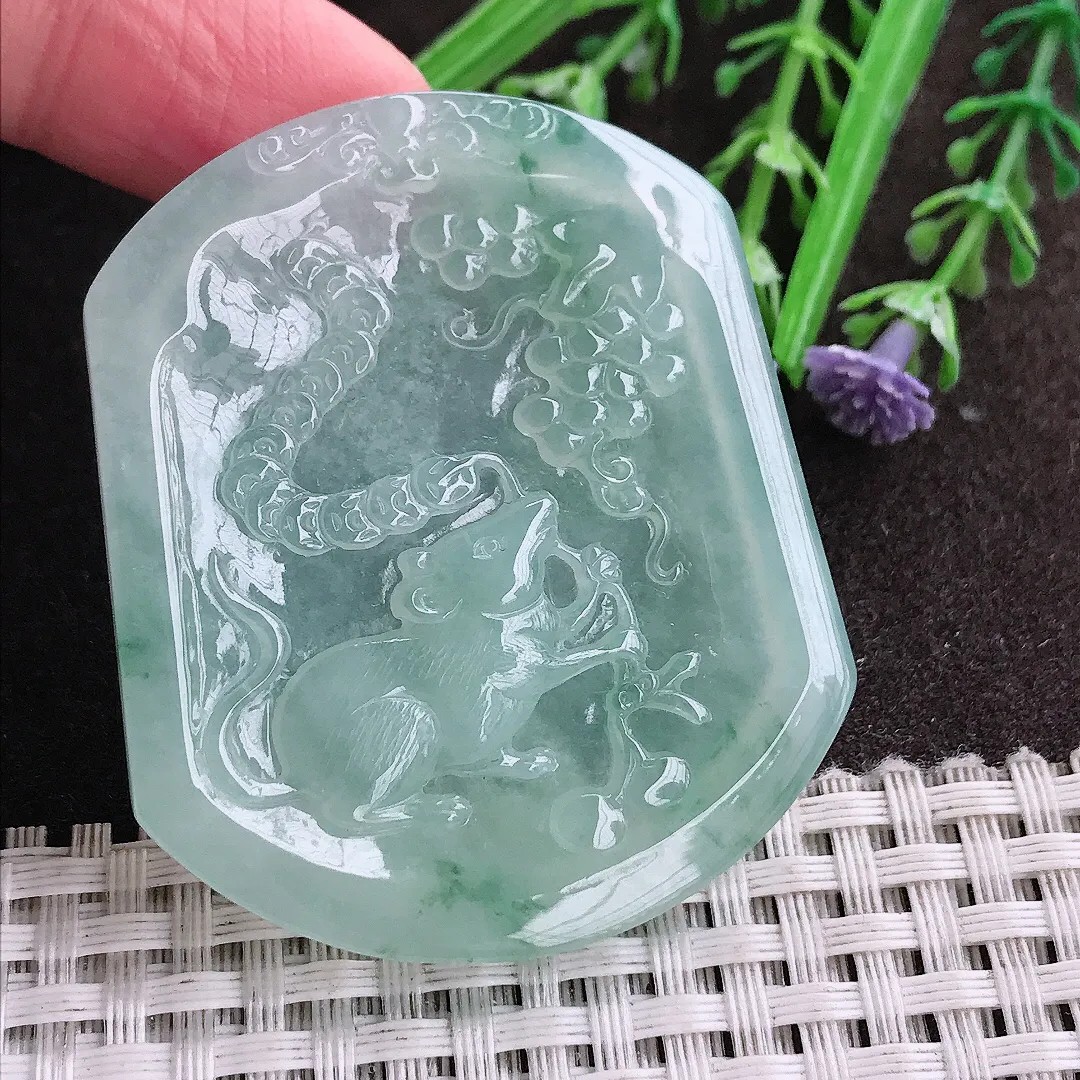 实拍A货翡翠53.2/45/5.8老坑冰透起胶斌，晴生肖鼠牌吊坠翡翠玉牌挂件