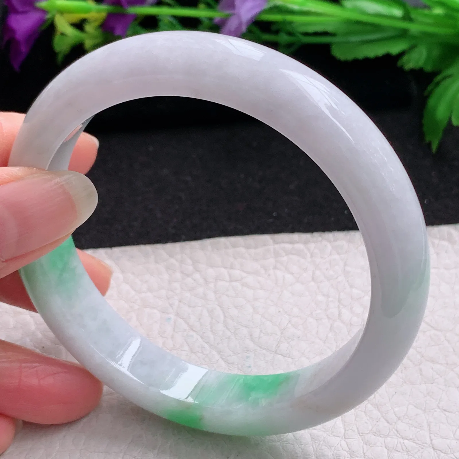 yh大圈口62*12.8*9平安镯 缅甸翡翠精美白底青厚装宽边玉手镯 玉手环