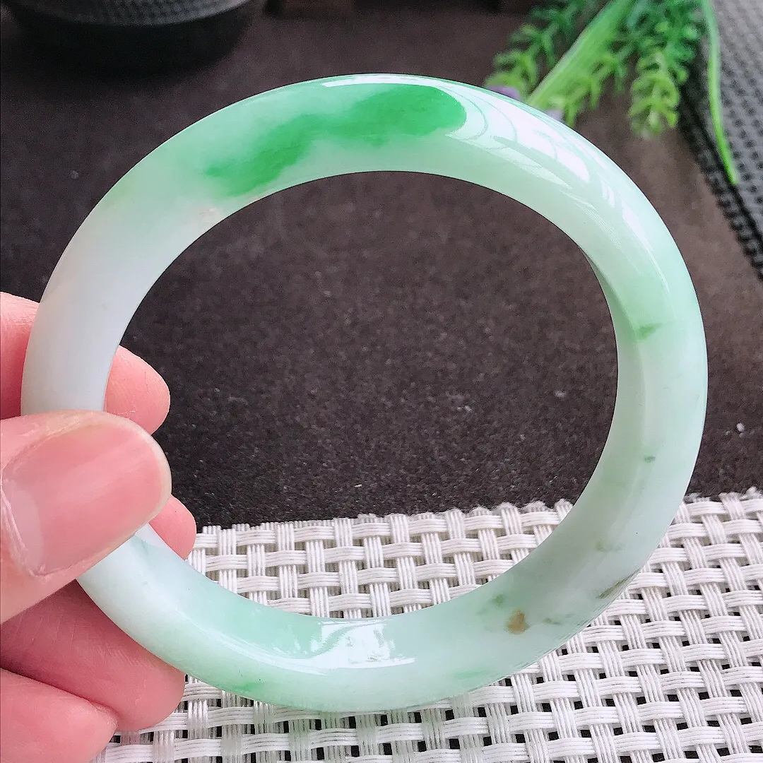 实拍A货翡翠61/12.2/9大圈口老坑精美飘阳绿手镯宽边翡翠玉镯