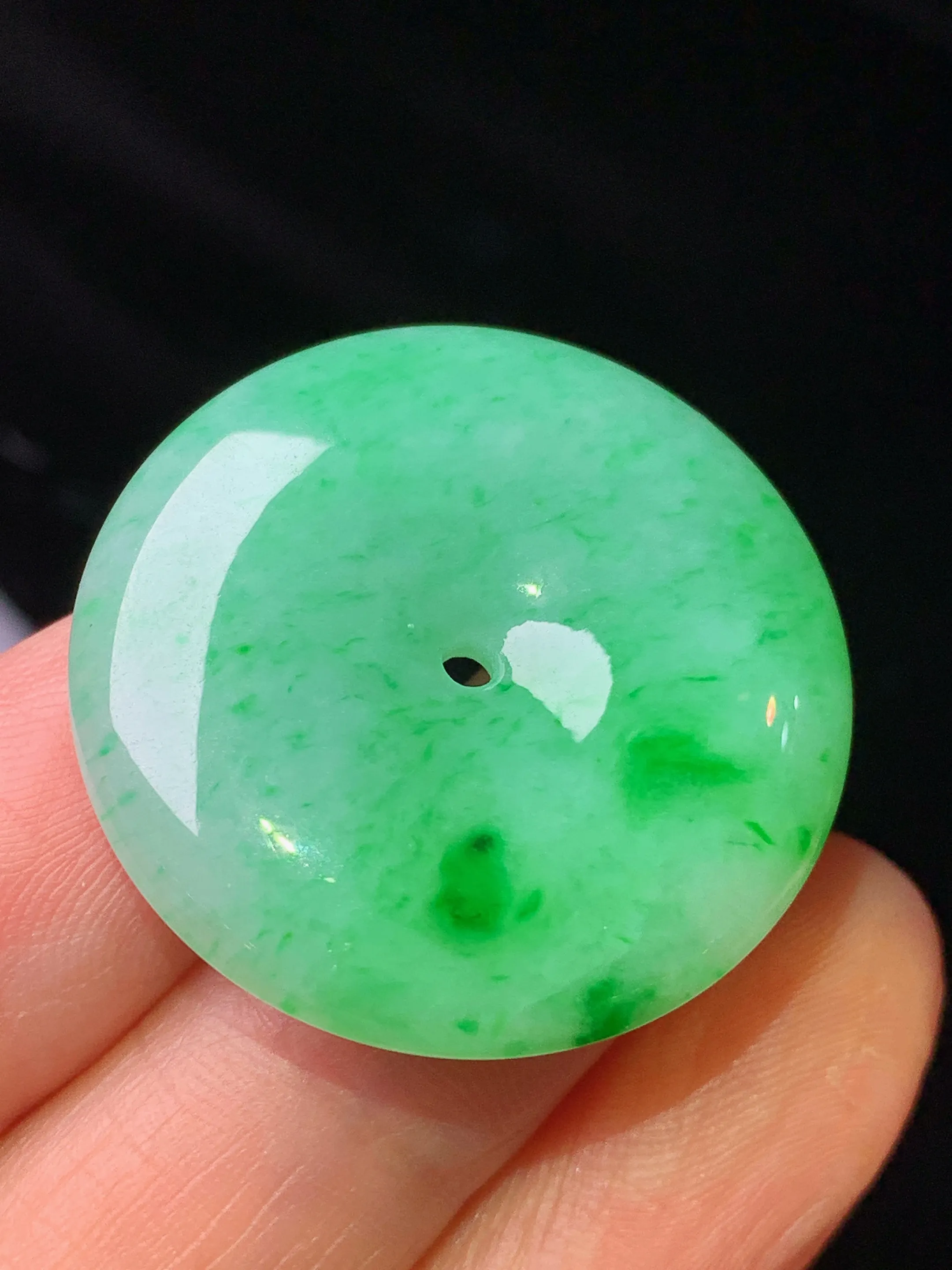 翠绿平安扣吊坠 玉质细腻 色泽艳丽清新 整体尺寸 27.8*5.7