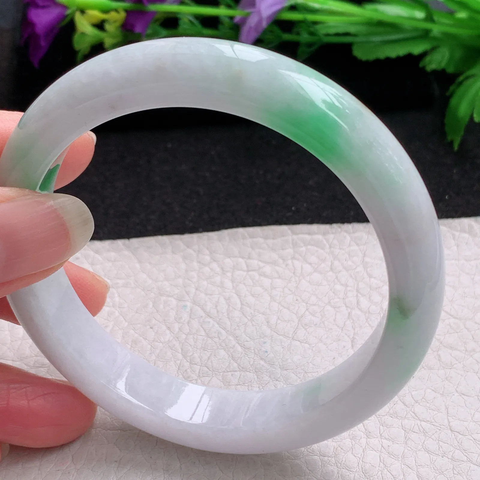 yh大圈口62*12.8*9平安镯 缅甸翡翠精美白底青厚装宽边玉手镯 玉手环