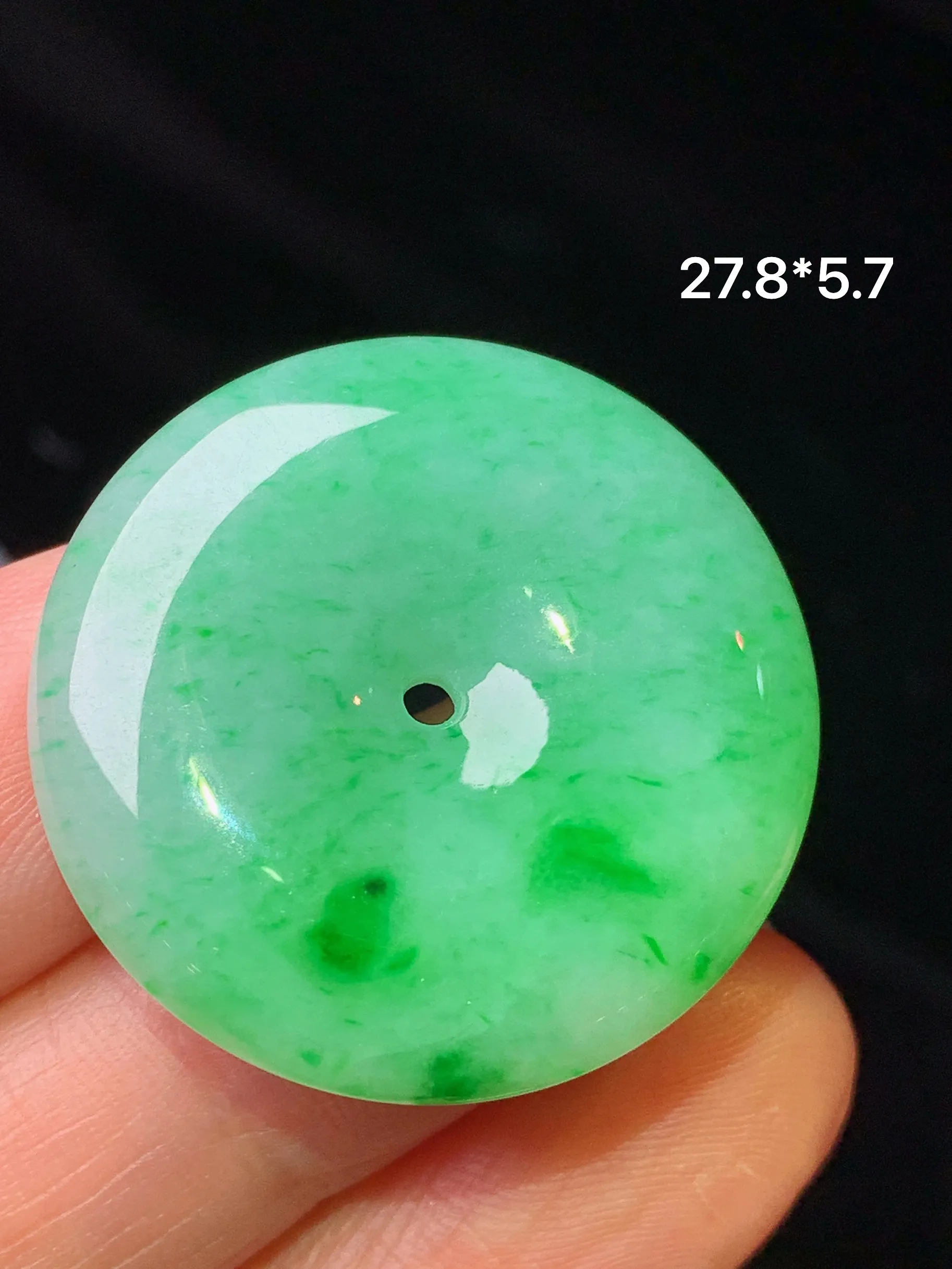 翠绿平安扣吊坠 玉质细腻 色泽艳丽清新 整体尺寸 27.8*5.7