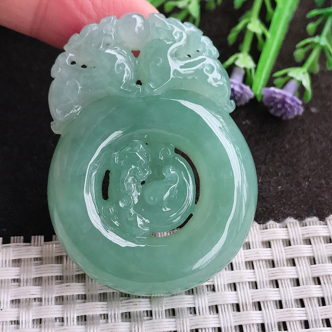 实拍A货翡翠53.4/39.8/9.3老坑冰胶果冻冰晴满绿仿古貔貅吊坠翡翠玉牌挂件