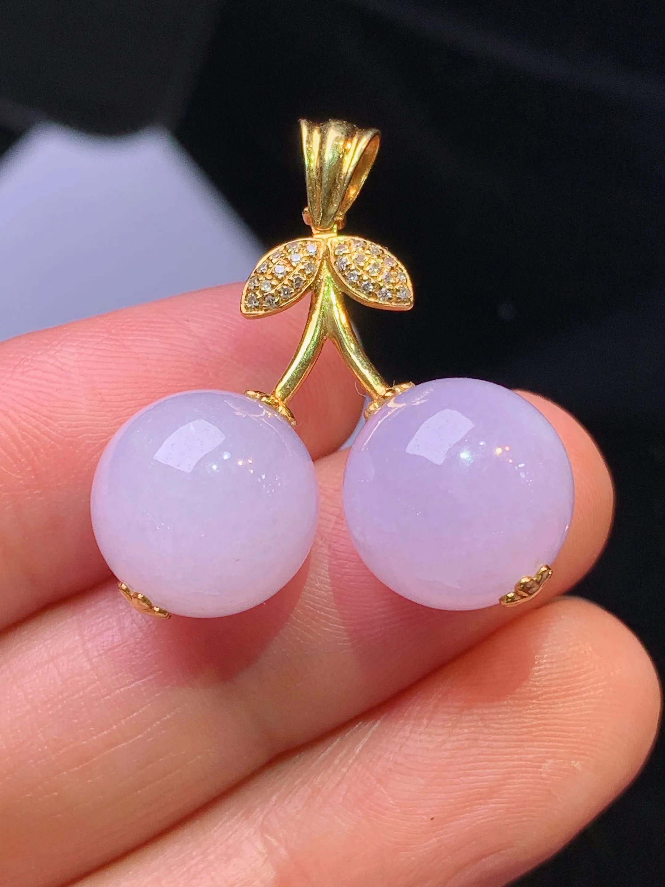 18金钻镶嵌紫罗兰圆珠吊坠 玉质细腻 色泽清新艳丽 整体尺寸27.5*11.8