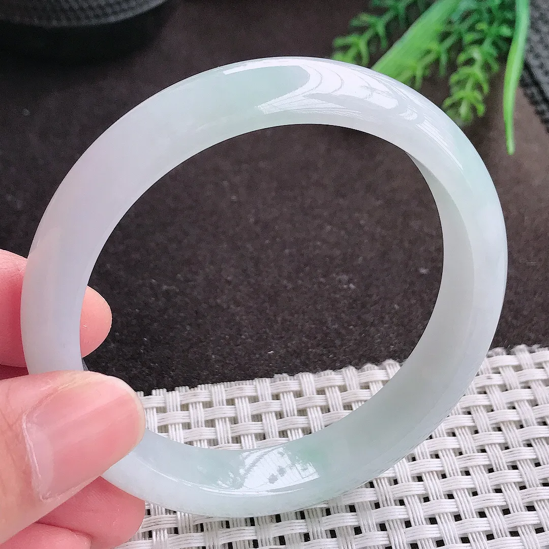 实拍A货翡翠58.5/12.5/7.5老坑冰纯起胶月光白手镯宽边翡翠玉镯