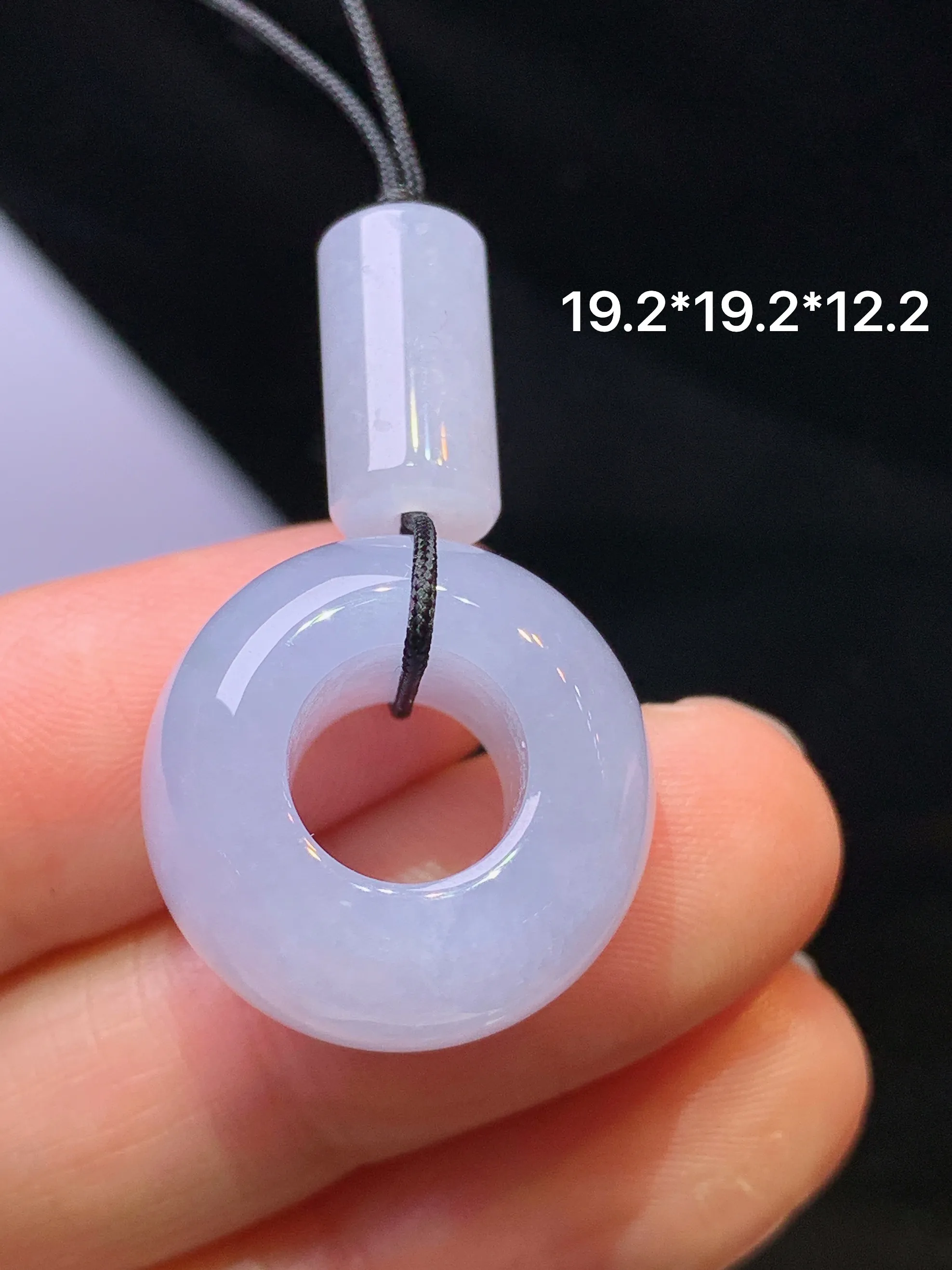 紫罗兰路路通吊坠 玉质细腻 色泽艳丽清新 整体尺寸19.2*19.2*12.2