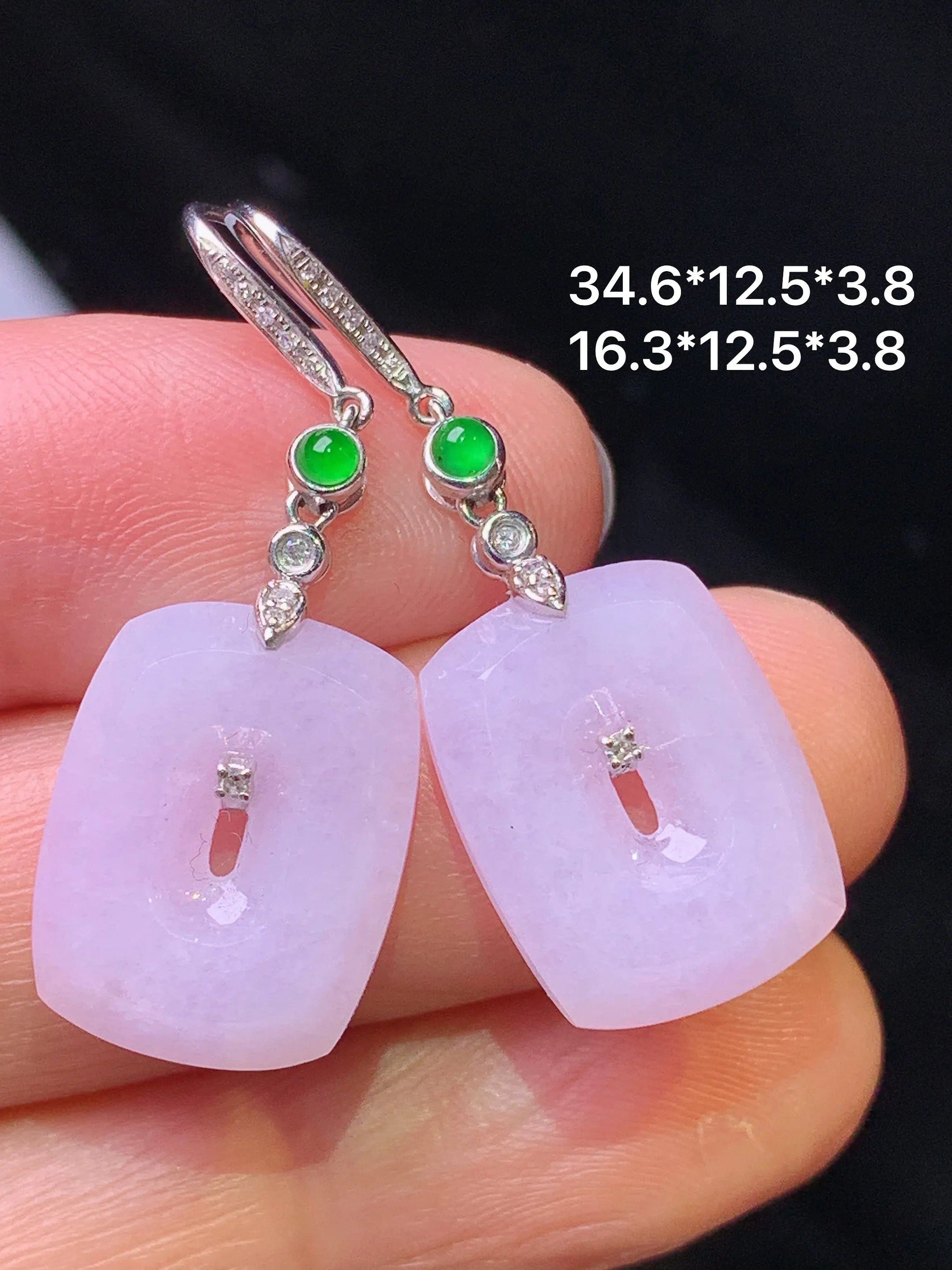 18k金钻镶嵌紫罗兰平安扣耳坠 玉质细腻 色泽艳丽清新 整体尺寸34.6*12.5*3.8