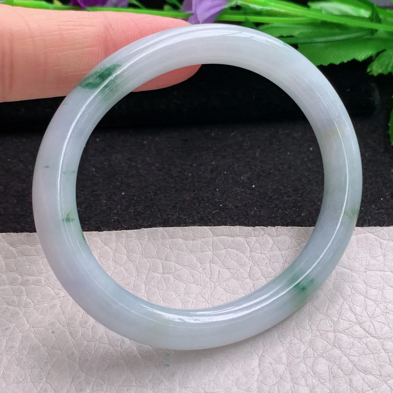 ee实拍55*50*7.7*7.9贵妃圆镯 缅甸翡翠精飘花秀气椭形玉手镯 玉手环