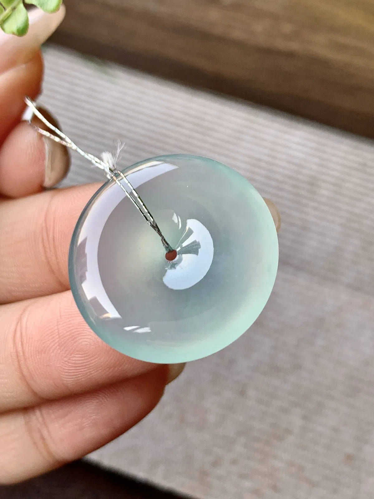 高冰玻璃种平安扣吊坠，缅料  完美 性价比高  尺寸26.2-5.8