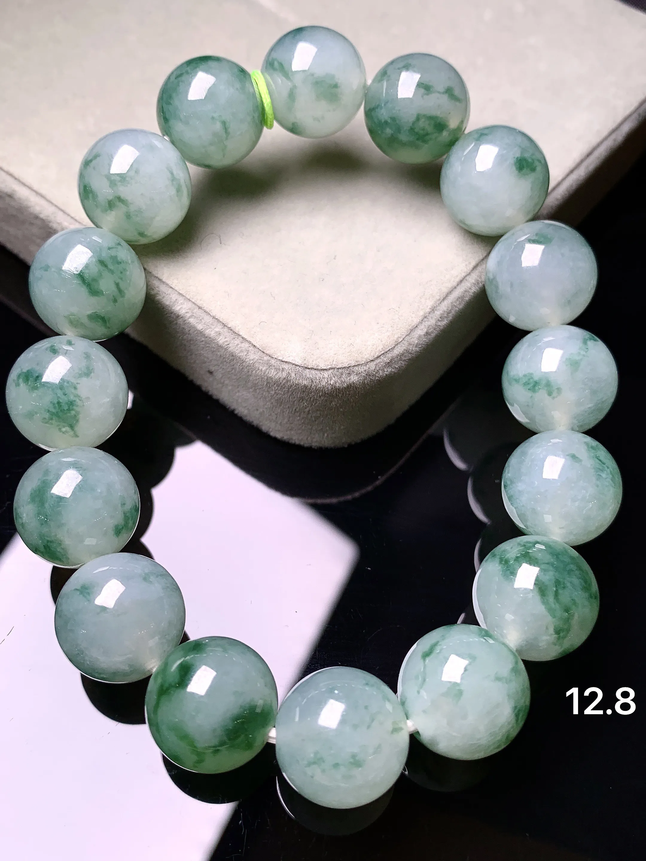 飘花圆珠手链 玉质细腻 色泽清新艳丽 整体尺寸12.8