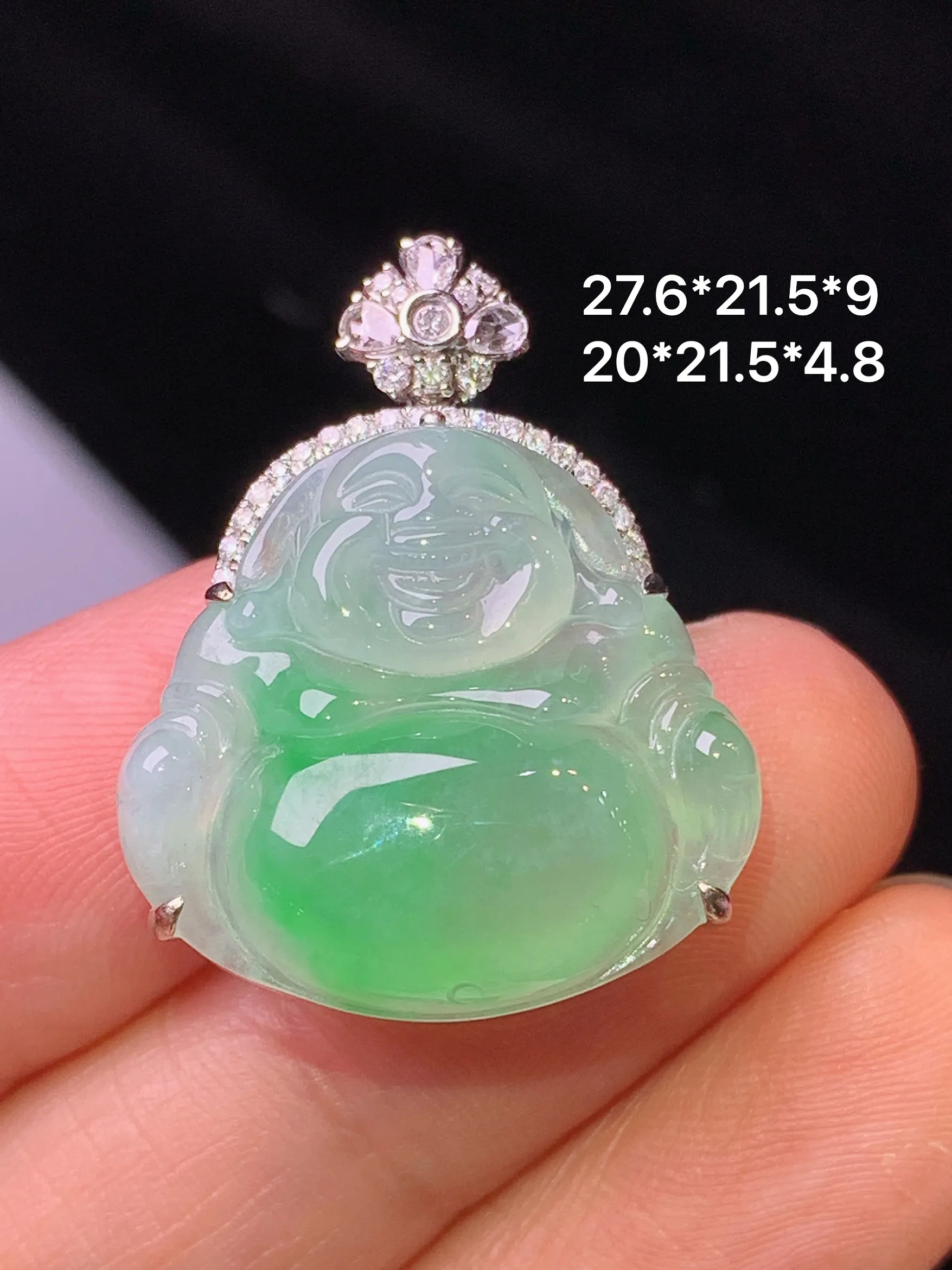 18k金钻镶嵌飘绿佛公吊坠 玉质细腻 色泽艳丽清新 整体尺寸27.6*21.5*9