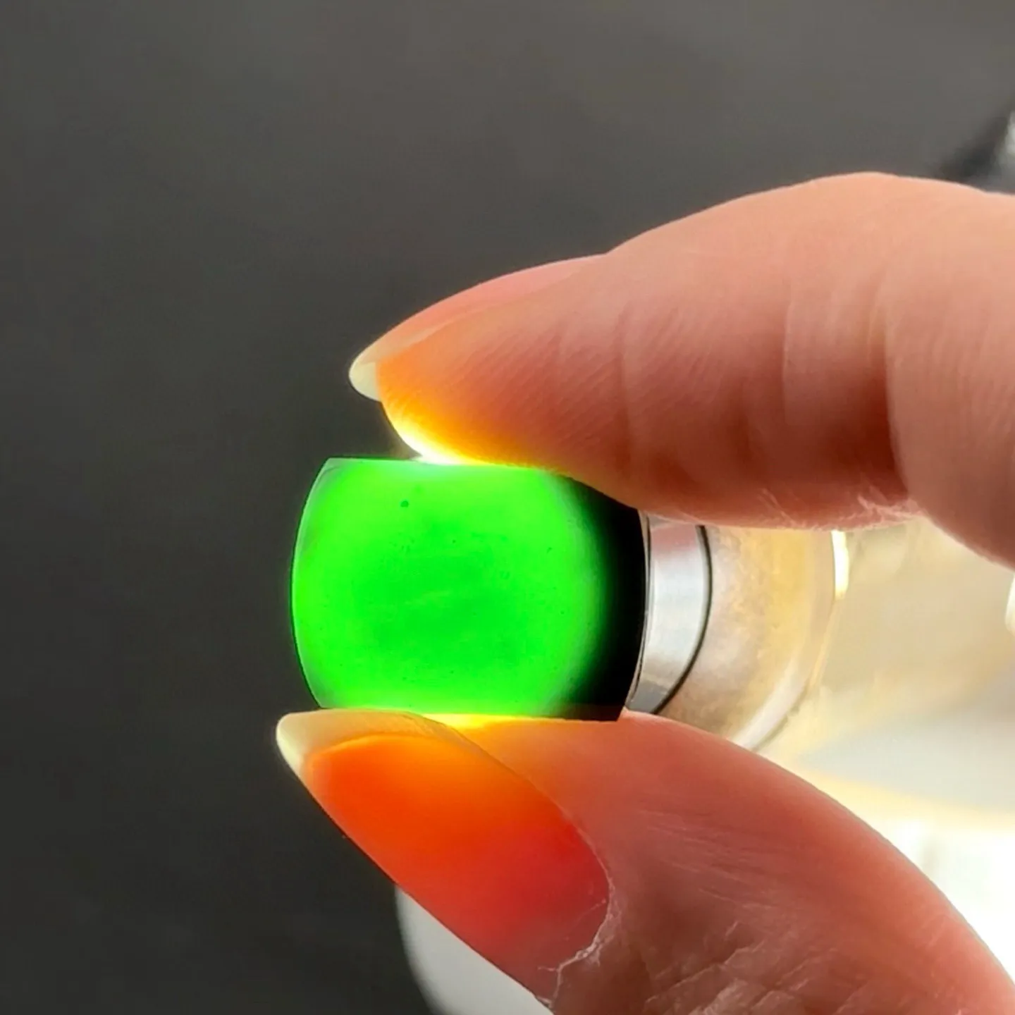 精品墨翠马鞍界面一枚 种好色正 黑度极好 打灯通透 油性十足 尺寸14.6