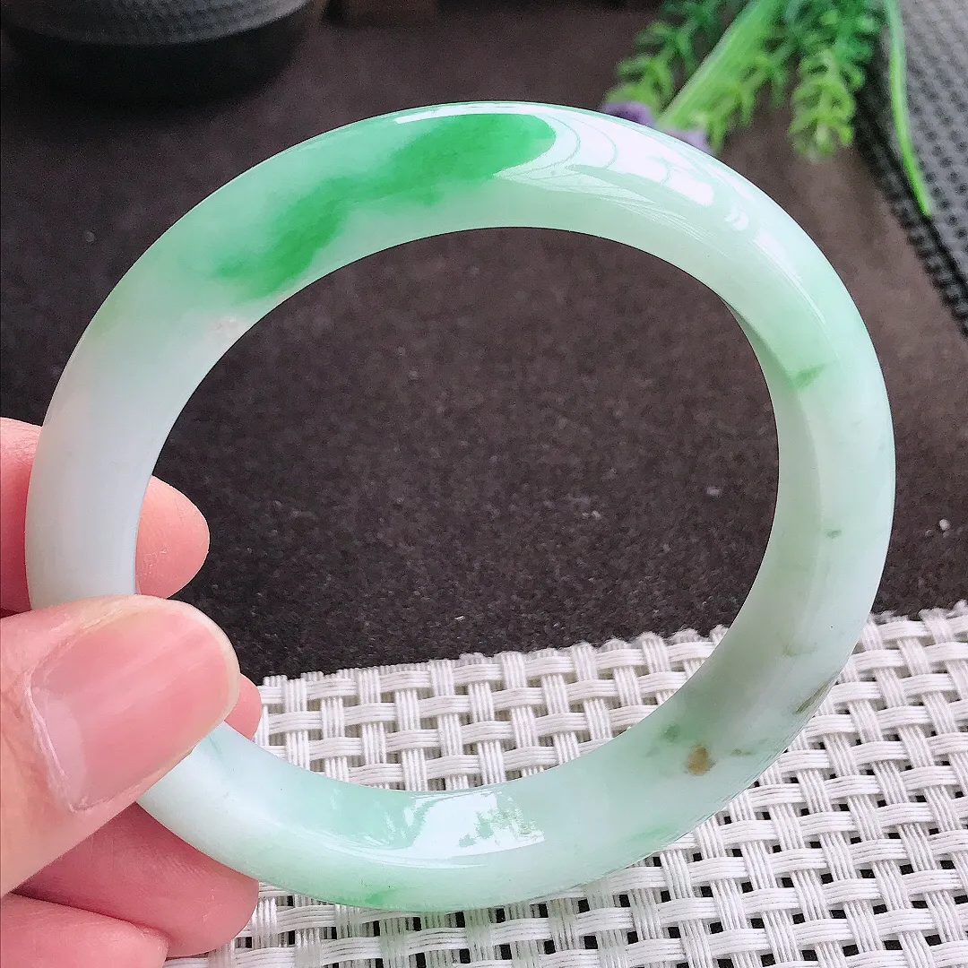 实拍A货翡翠61/12.2/9大圈口老坑精美飘阳绿手镯宽边翡翠玉镯