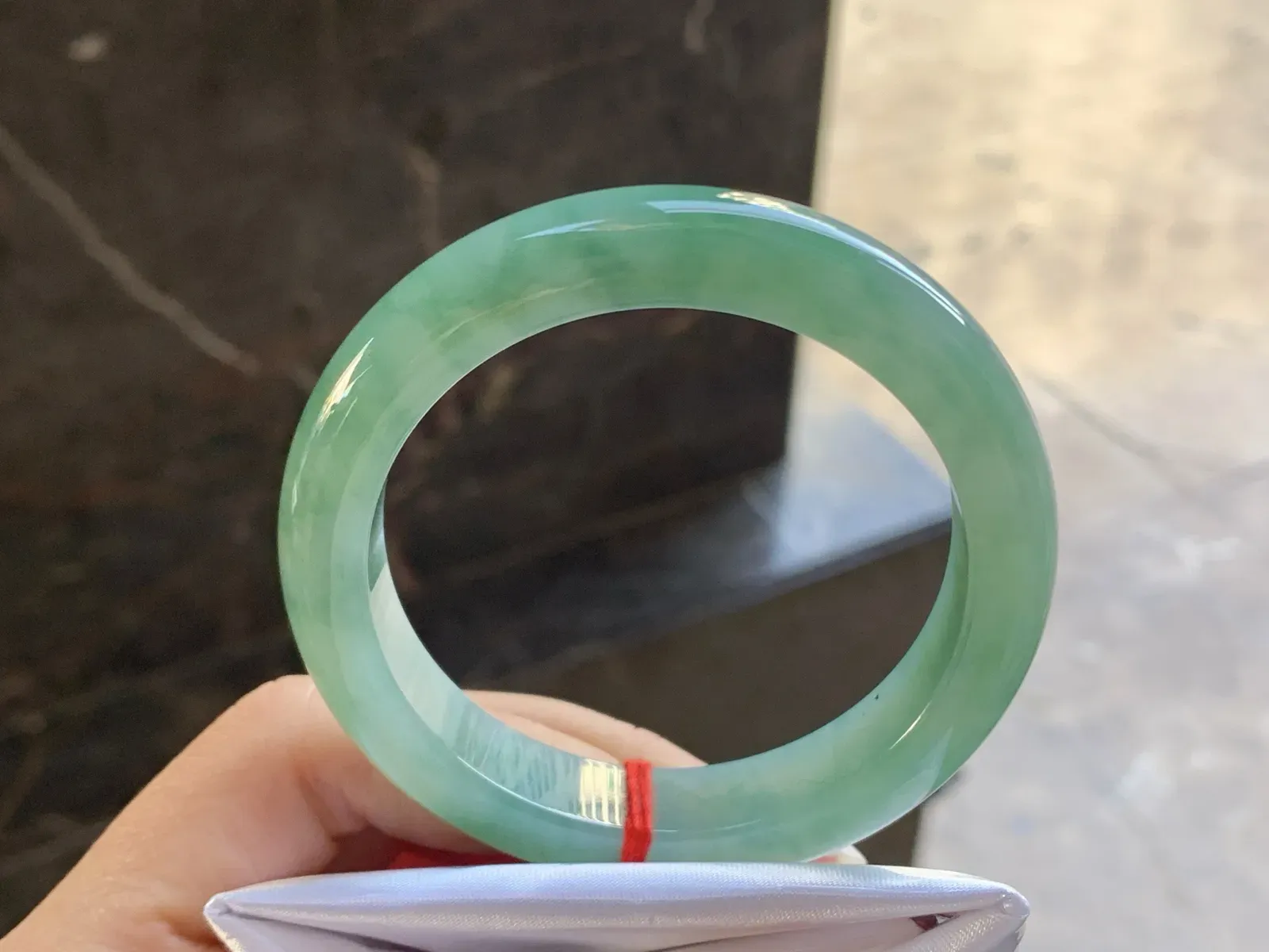 53-11.6-8.6

阳绿色手镯^_^颜色好看