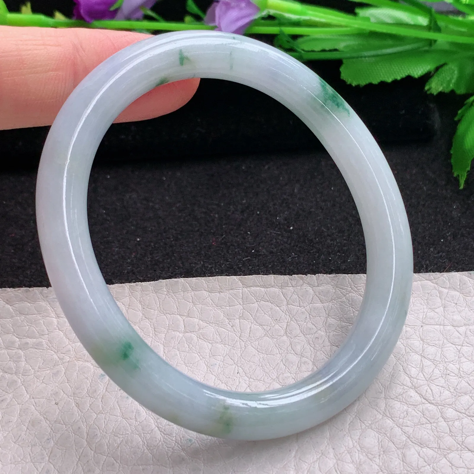 ee实拍55*50*7.7*7.9贵妃圆镯 缅甸翡翠精飘花秀气椭形玉手镯 玉手环