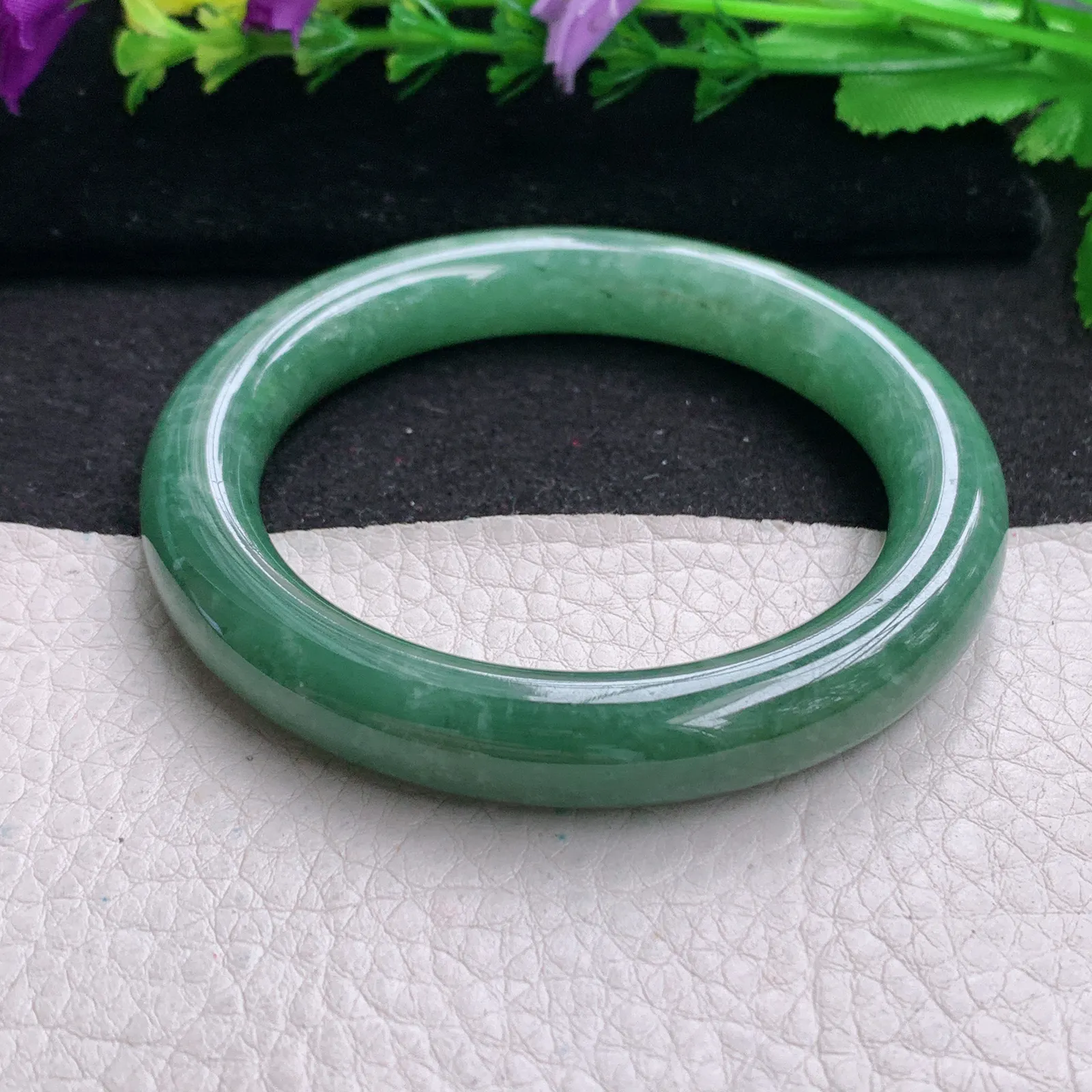 z实拍54.5*10美人镯 缅甸翡翠精飘温绿水润圆条玉手镯 玉手环