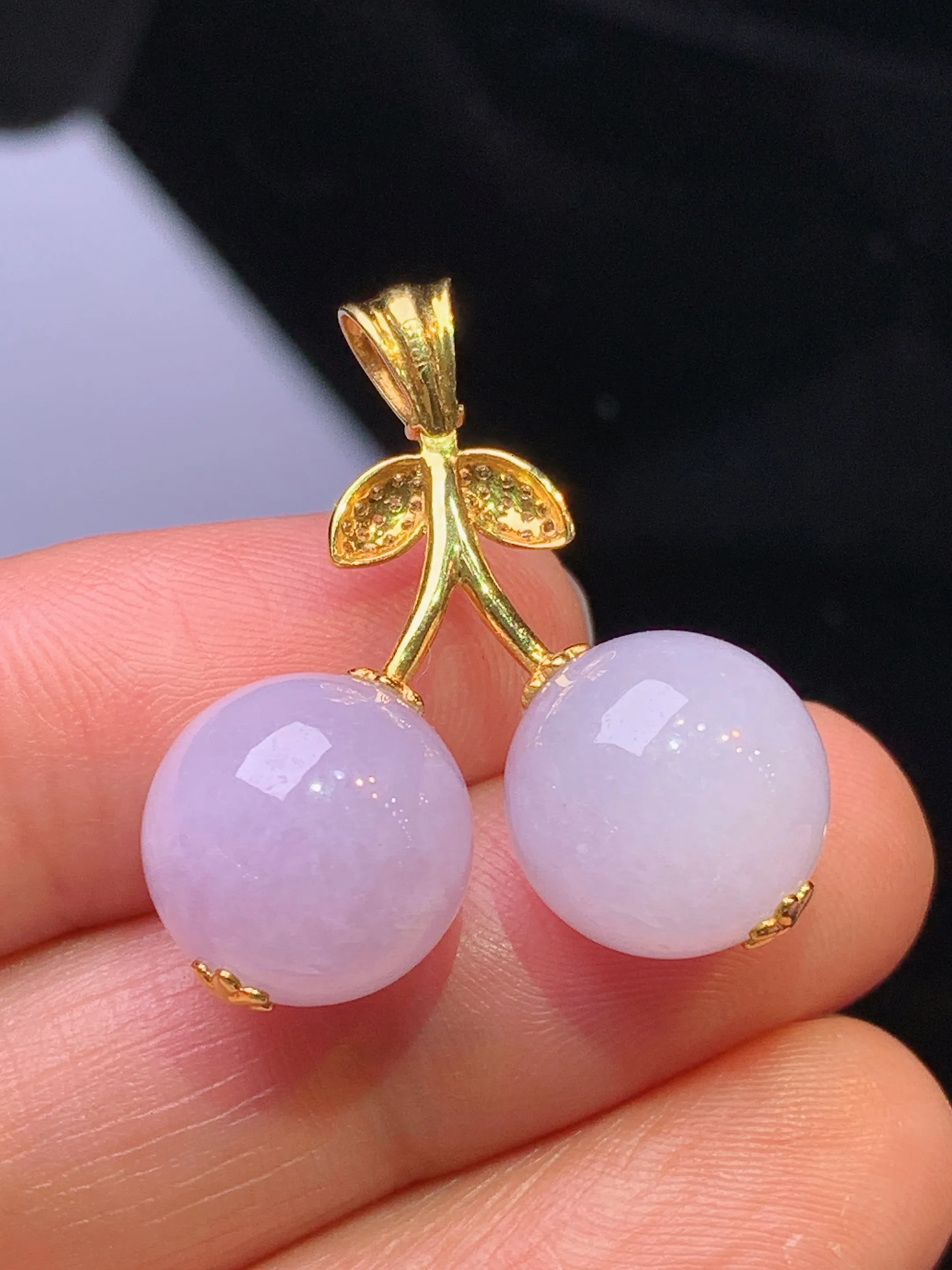 18金钻镶嵌紫罗兰圆珠吊坠 玉质细腻 色泽清新艳丽 整体尺寸27.5*11.8