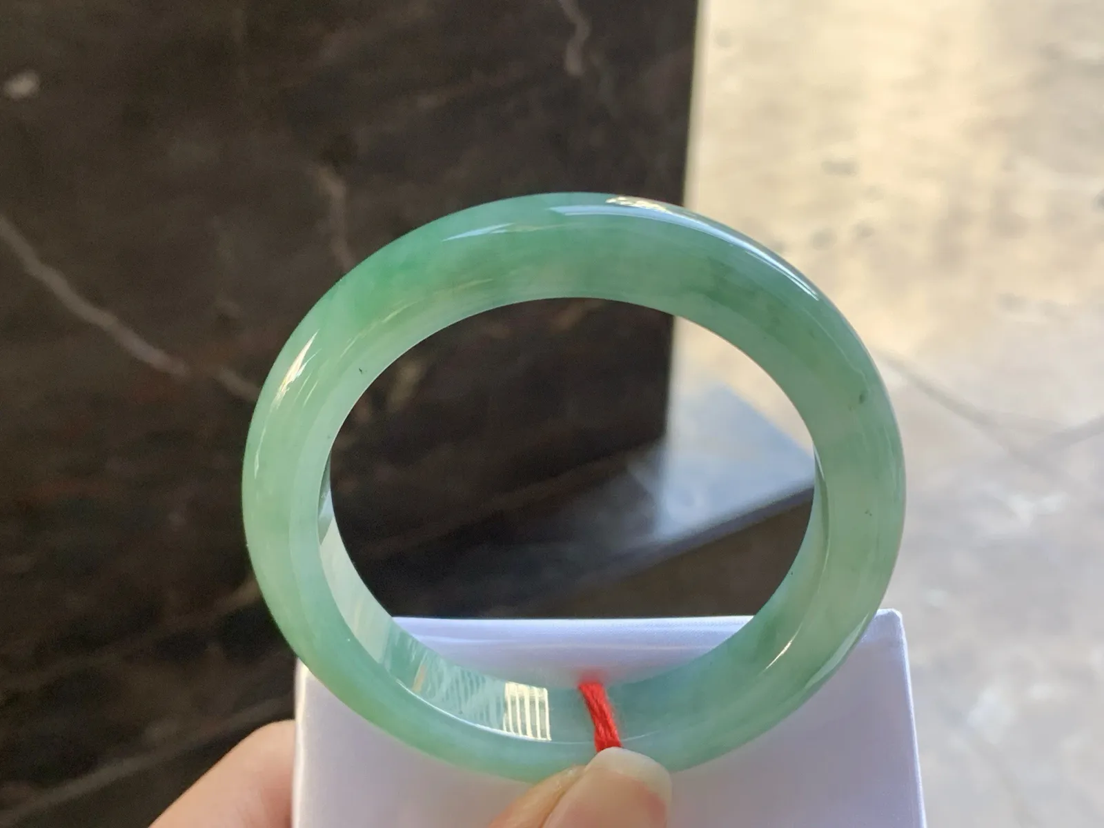 53-11.6-8.6

阳绿色手镯^_^颜色好看