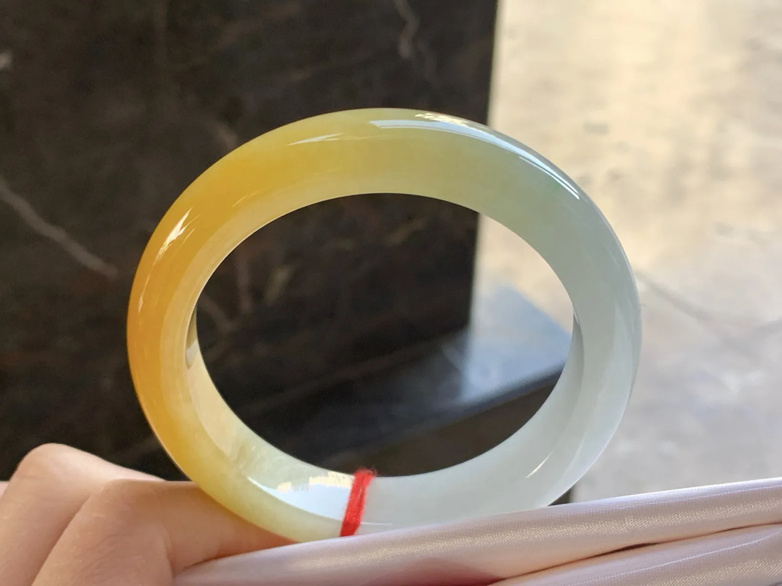 57-12.9-9.2

黄翡手镯^_^鲜艳 细腻