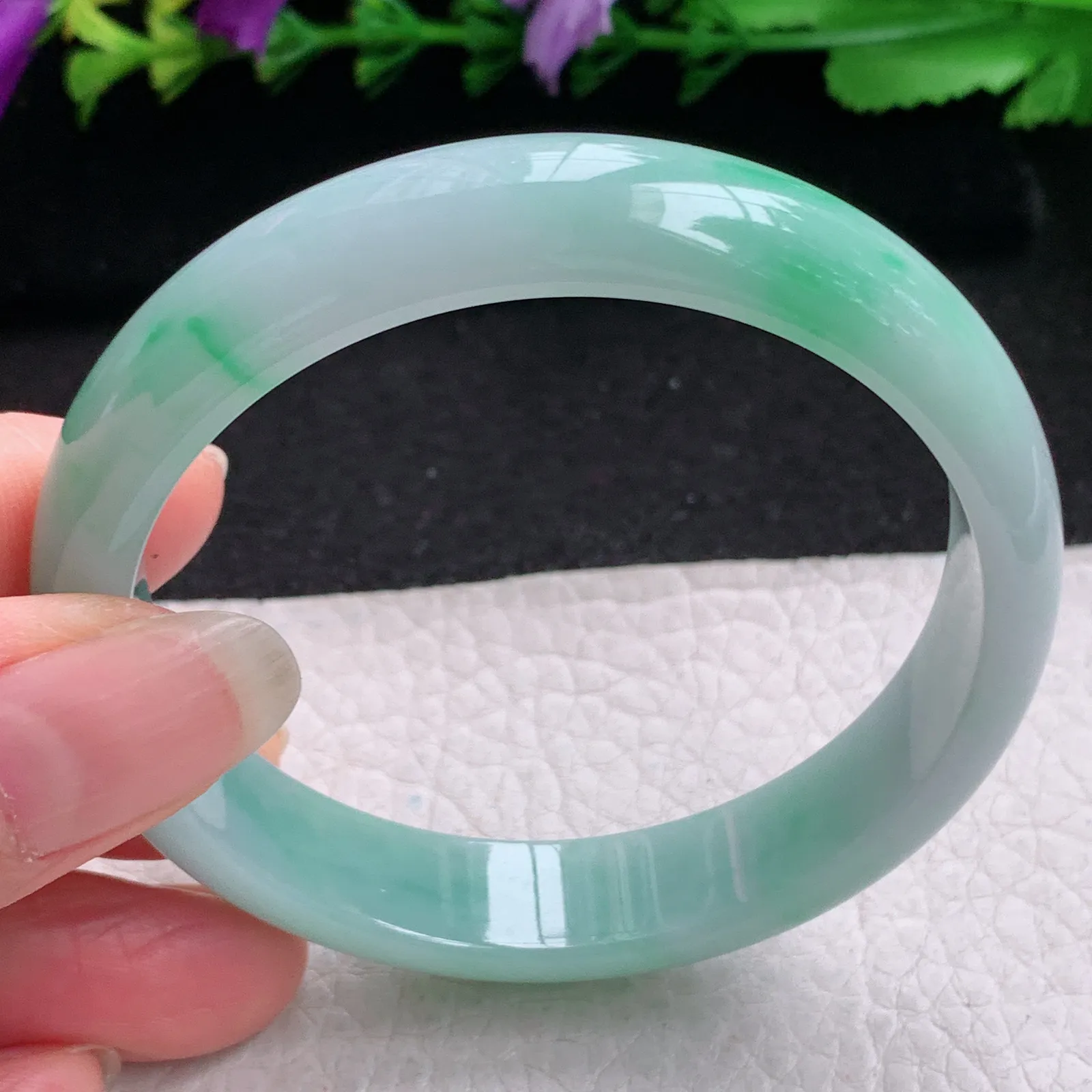 js实拍55*12.3*7平安镯 缅甸翡翠精美晴美飘绿宽边玉手镯 玉手环