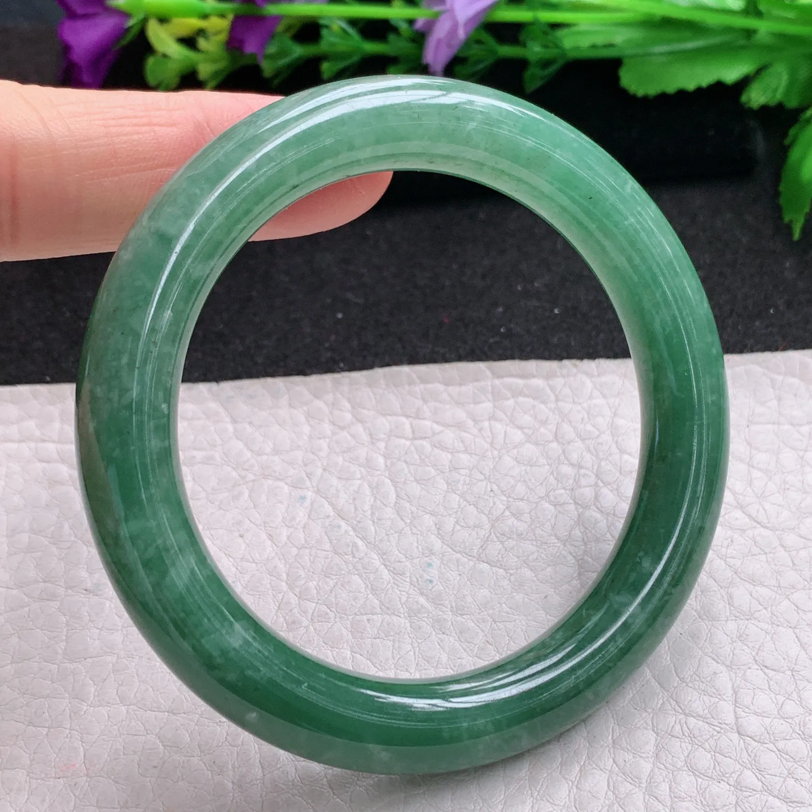 z实拍54.5*10美人镯 缅甸翡翠精飘温绿水润圆条玉手镯 玉手环