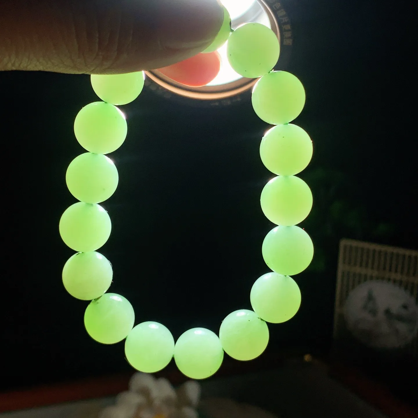 和田玉苹果绿俄罗斯碧玉手串 单颗尺寸12！玉质细腻油润。手推出油。佩戴高端典雅。lt260122