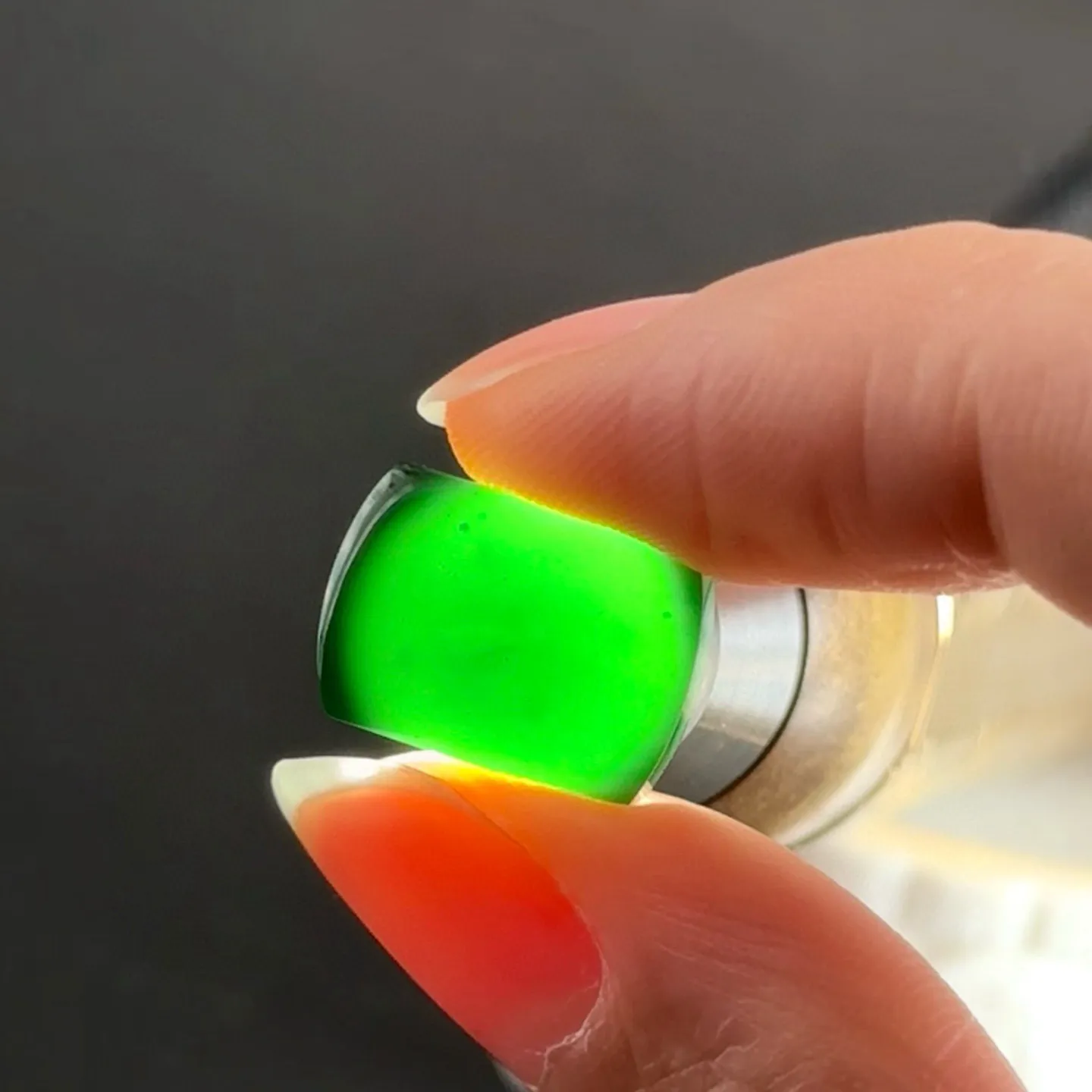 精品墨翠马鞍界面一枚 种好色正 黑度极好 打灯通透 油性十足 尺寸14.6