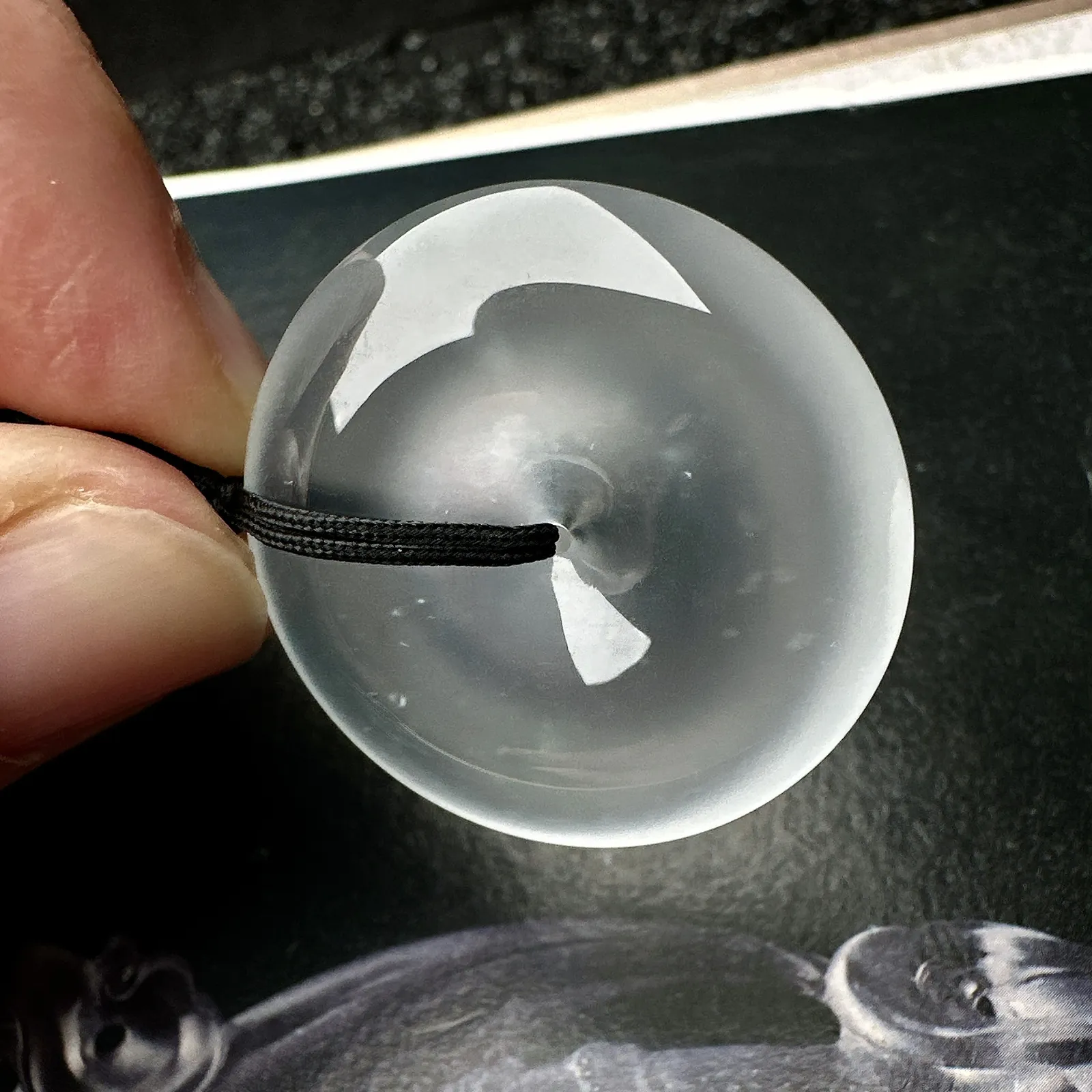 【玻璃种平安扣扣吊坠】玻璃光泽，晶莹剔透，冰感十足，通透闪亮，收藏品质