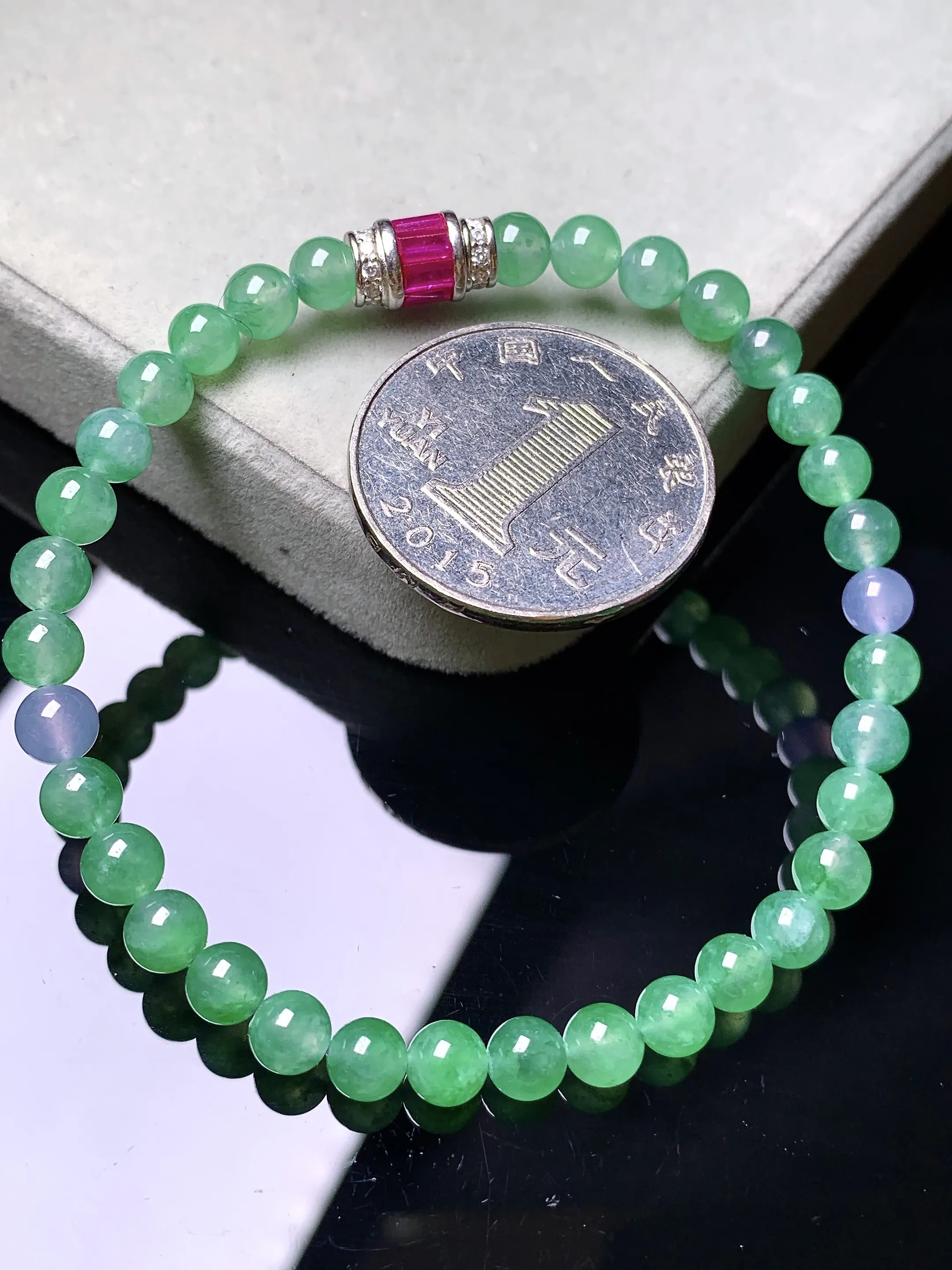 翠绿圆珠手链 玉质细腻 色泽清新艳丽 整体尺寸5