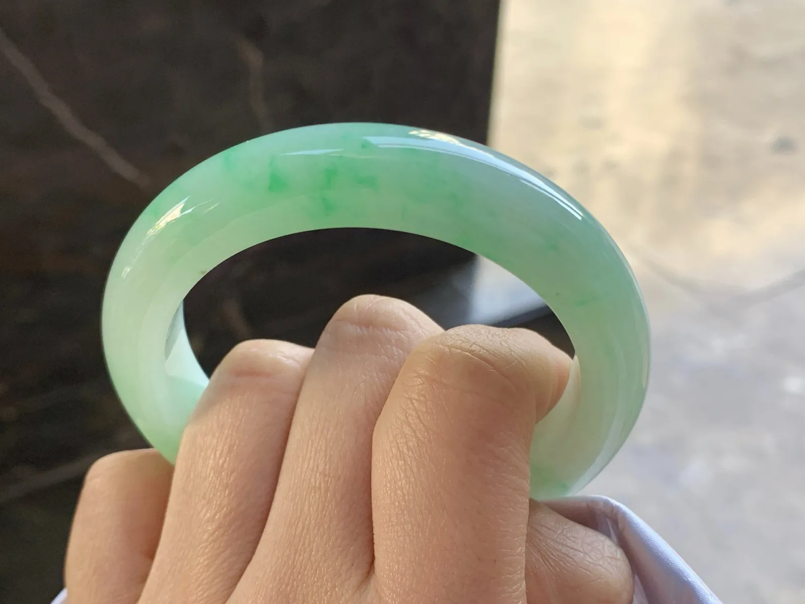 55-12.6-9.5

晴绿手镯^_^清新细腻