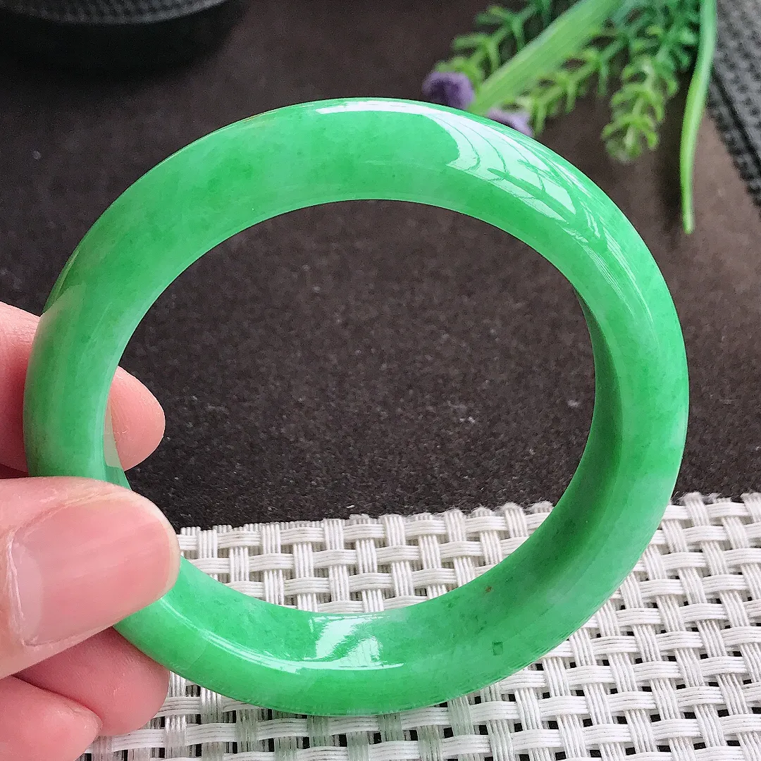 实拍A货翡翠54.5/13.2/8.8老坑精美辣阳绿满绿手镯宽边翡翠玉镯