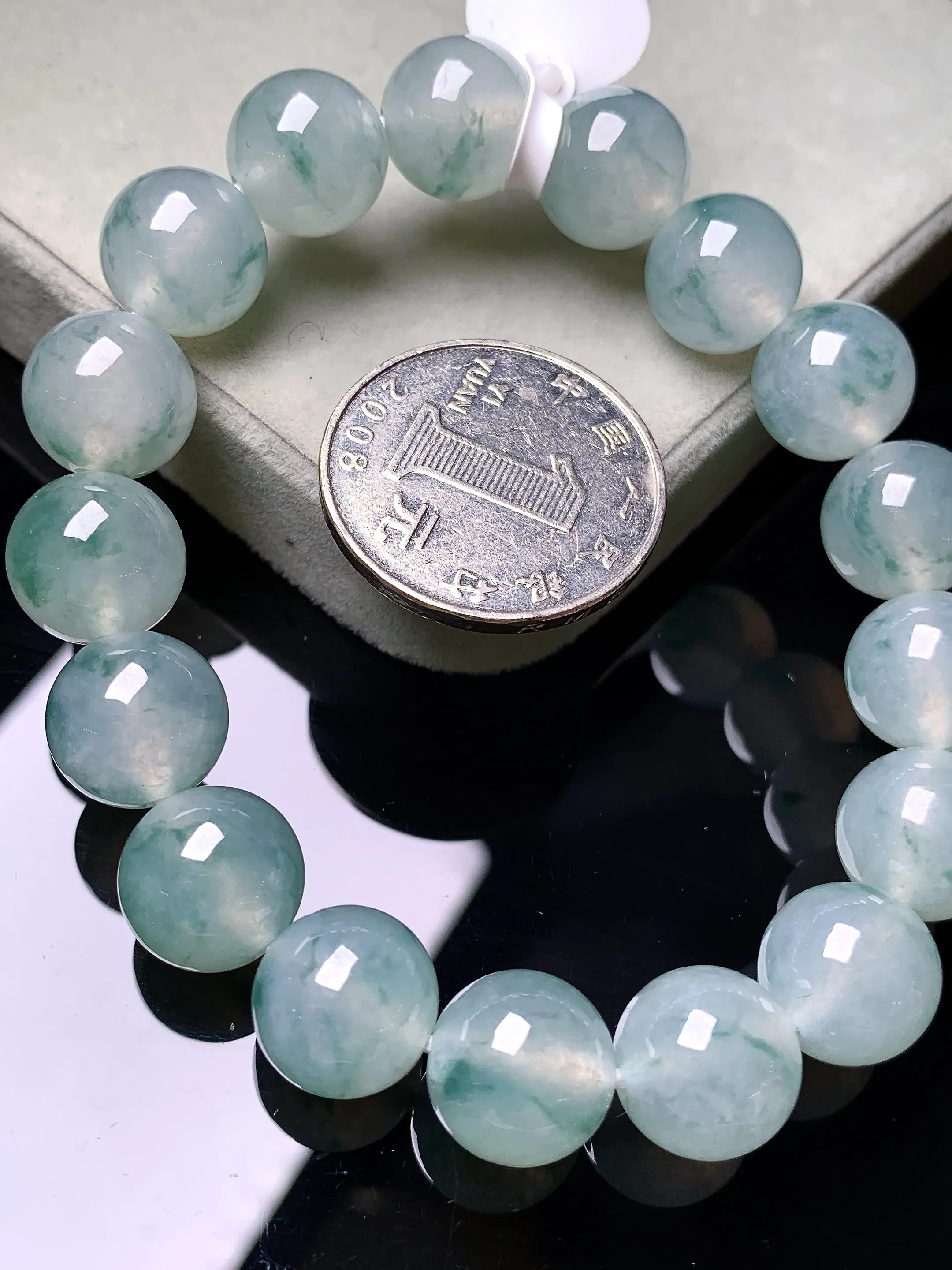 飘花圆珠手链 玉质细腻 色泽清新艳丽 整体尺寸11.8