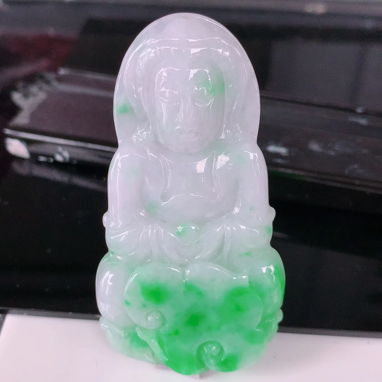 自然光实拍，冰润飘绿翡翠保平安观音菩萨吊坠，玉质莹润，佩戴佳品，#46.22