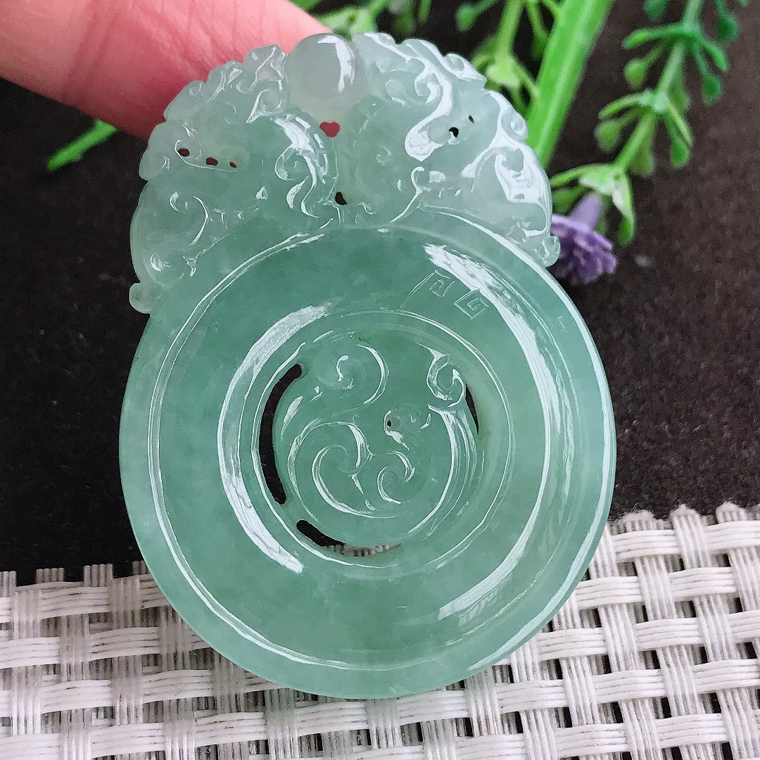 实拍A货翡翠53.4/39.8/9.3老坑冰胶果冻冰晴满绿仿古貔貅吊坠翡翠玉牌挂件