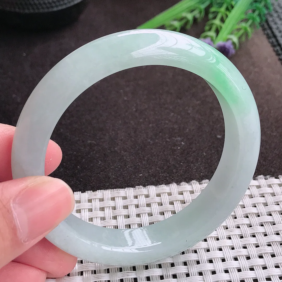 实拍A货翡翠57/12.3/8.5老坑冰胶水灵飘绿手镯宽边翡翠玉镯