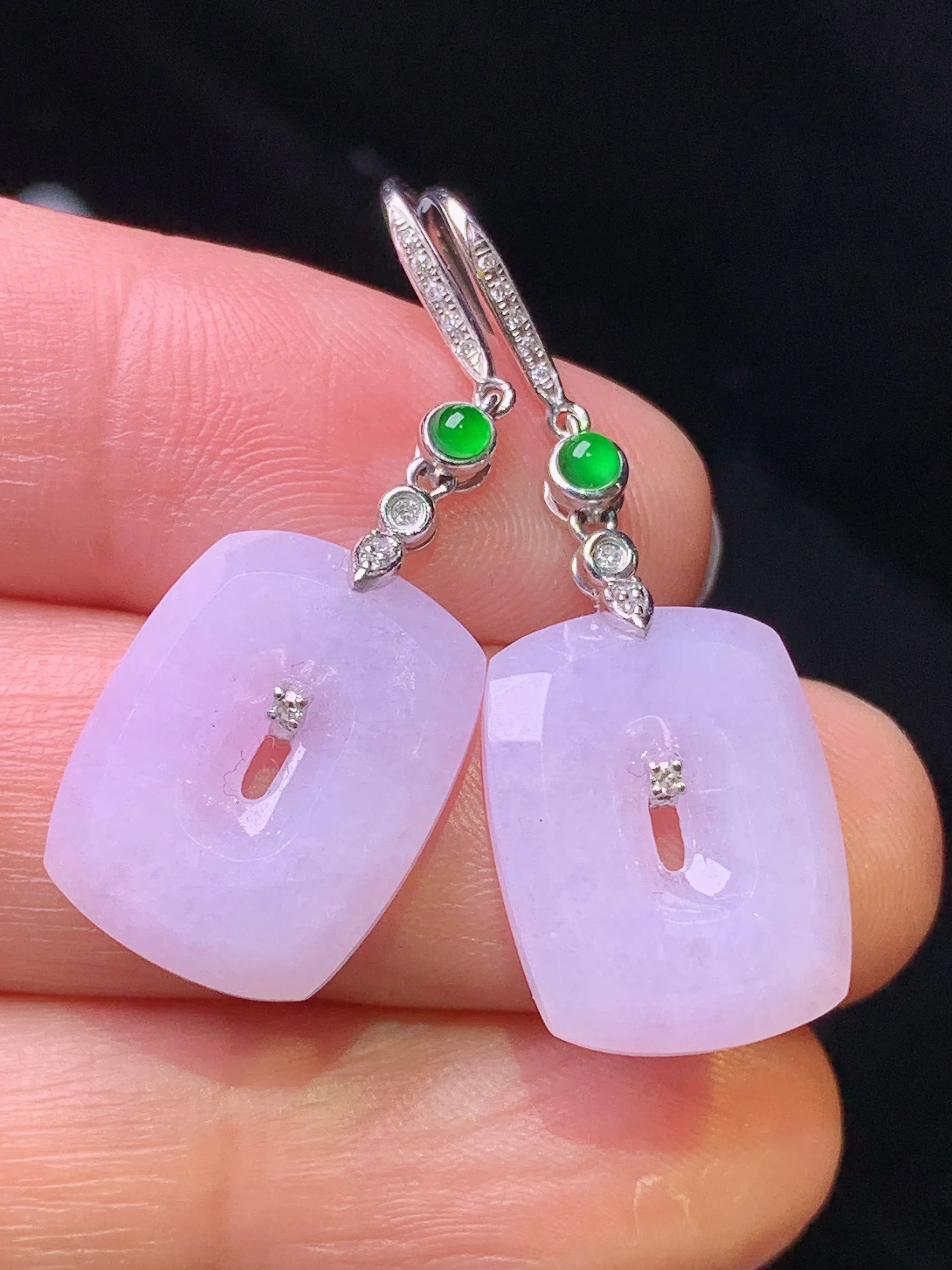 18k金钻镶嵌紫罗兰平安扣耳坠 玉质细腻 色泽艳丽清新 整体尺寸34.6*12.5*3.8