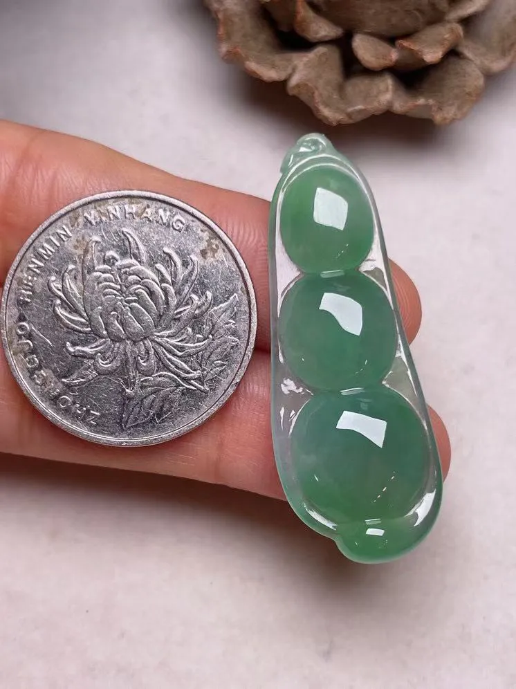 冰种底色【福豆】吊坠，种水好，玉质细腻 ，卖相好.