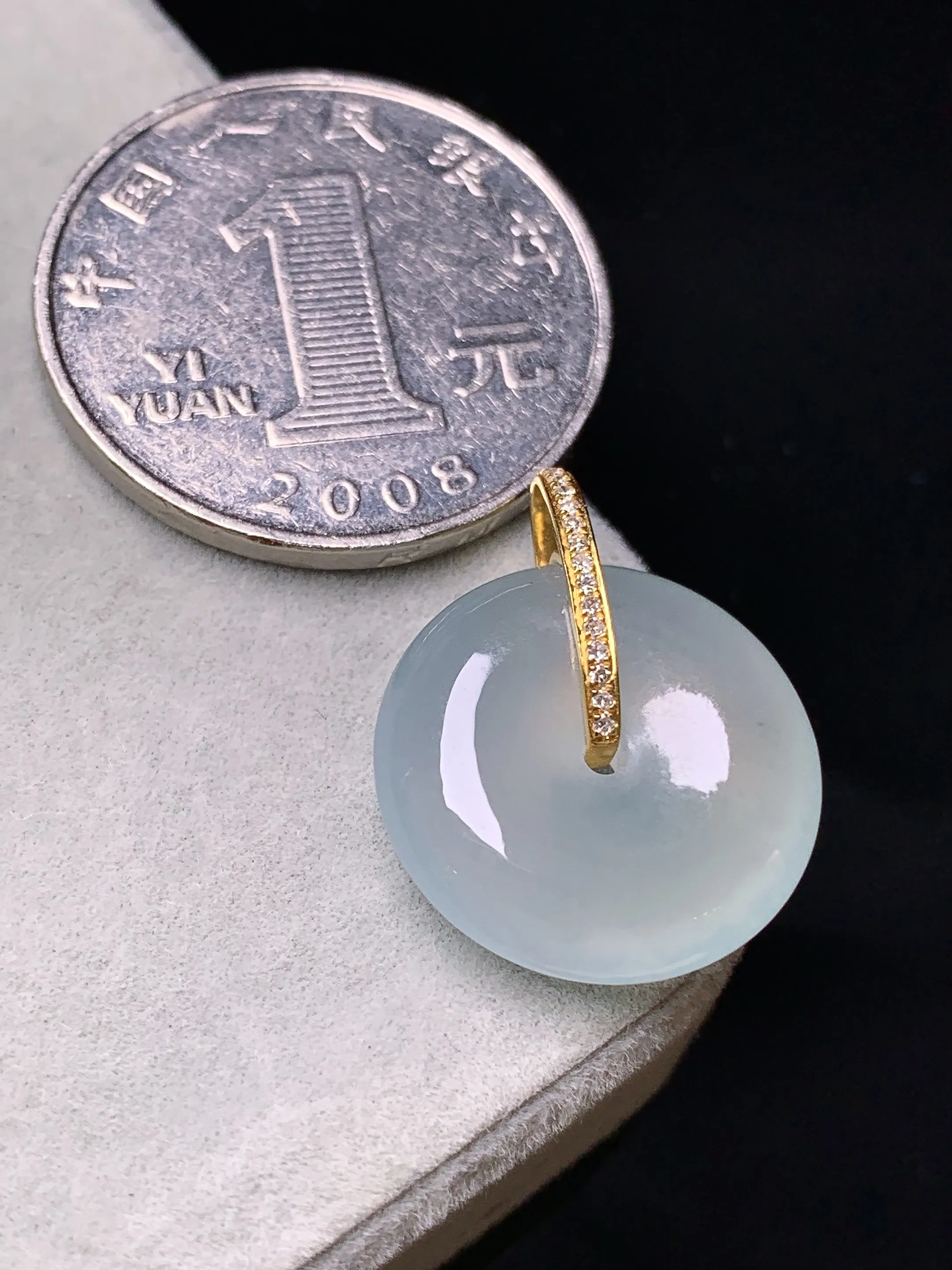 18k金钻镶嵌冰种平安扣吊坠 玉质细腻 色泽艳丽清新 整体尺寸21.5*17.5*5.2