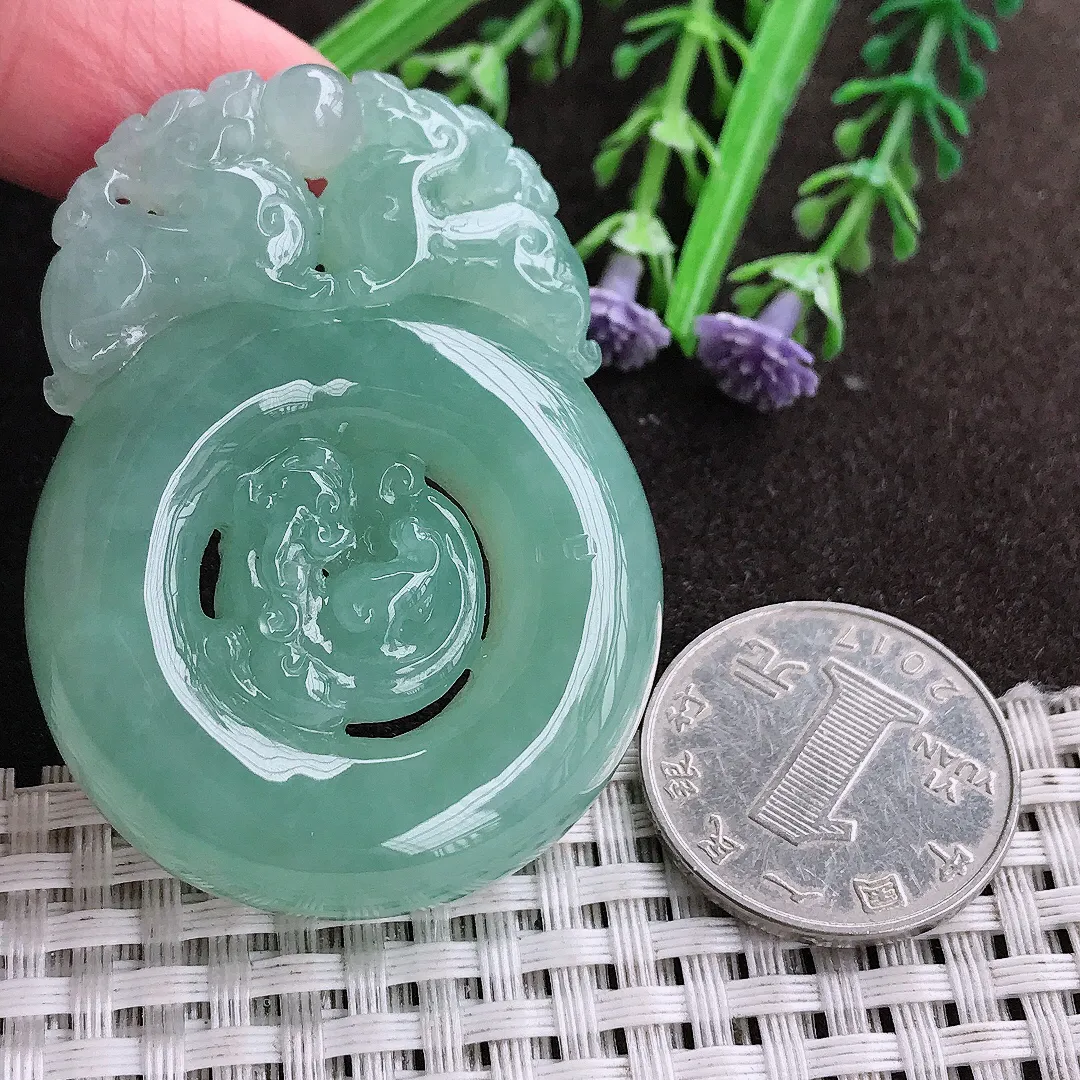 实拍A货翡翠53.4/39.8/9.3老坑冰胶果冻冰晴满绿仿古貔貅吊坠翡翠玉牌挂件