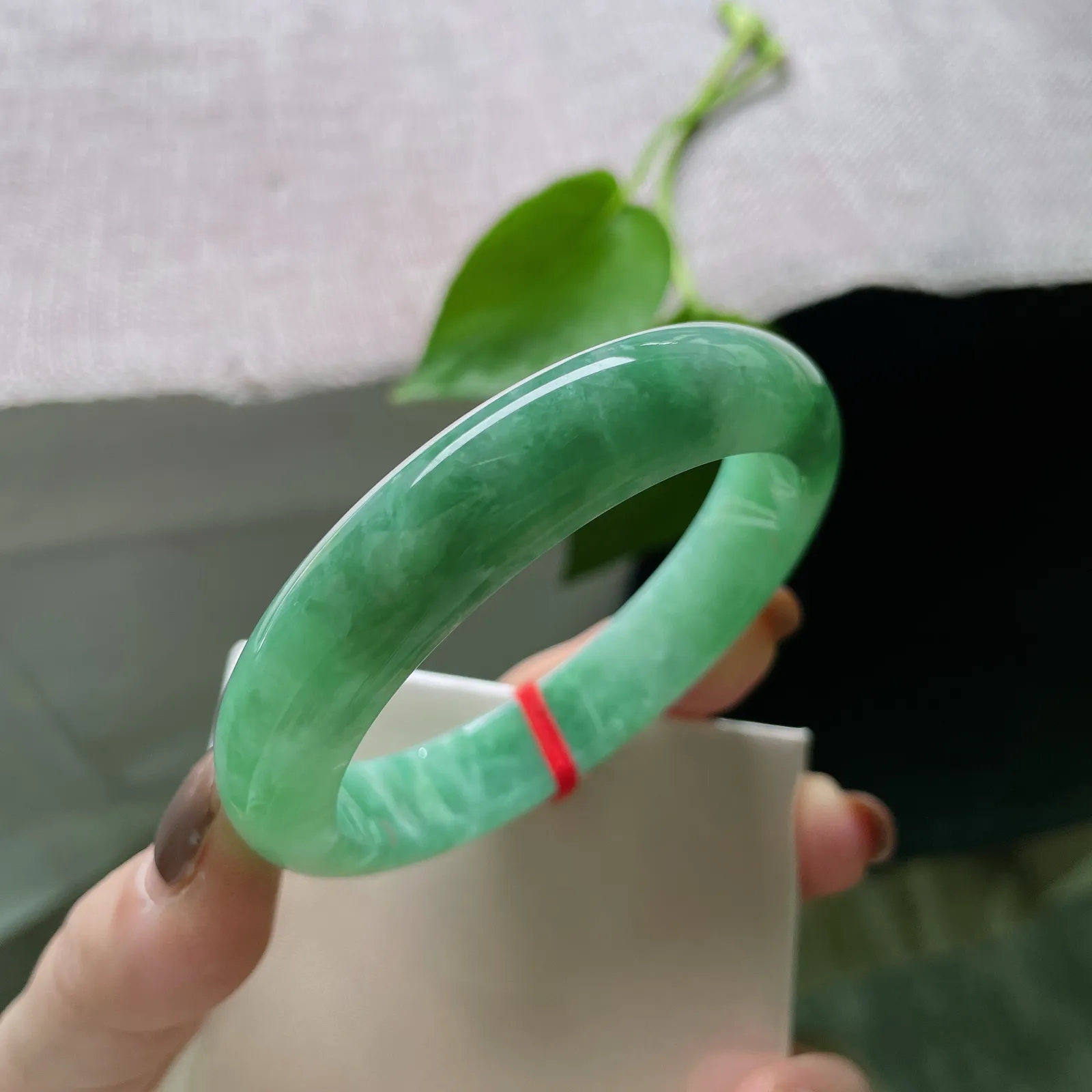 56.3/12.7/8.3绿底正圈，色辣，贵气十足，沉稳大气，完美