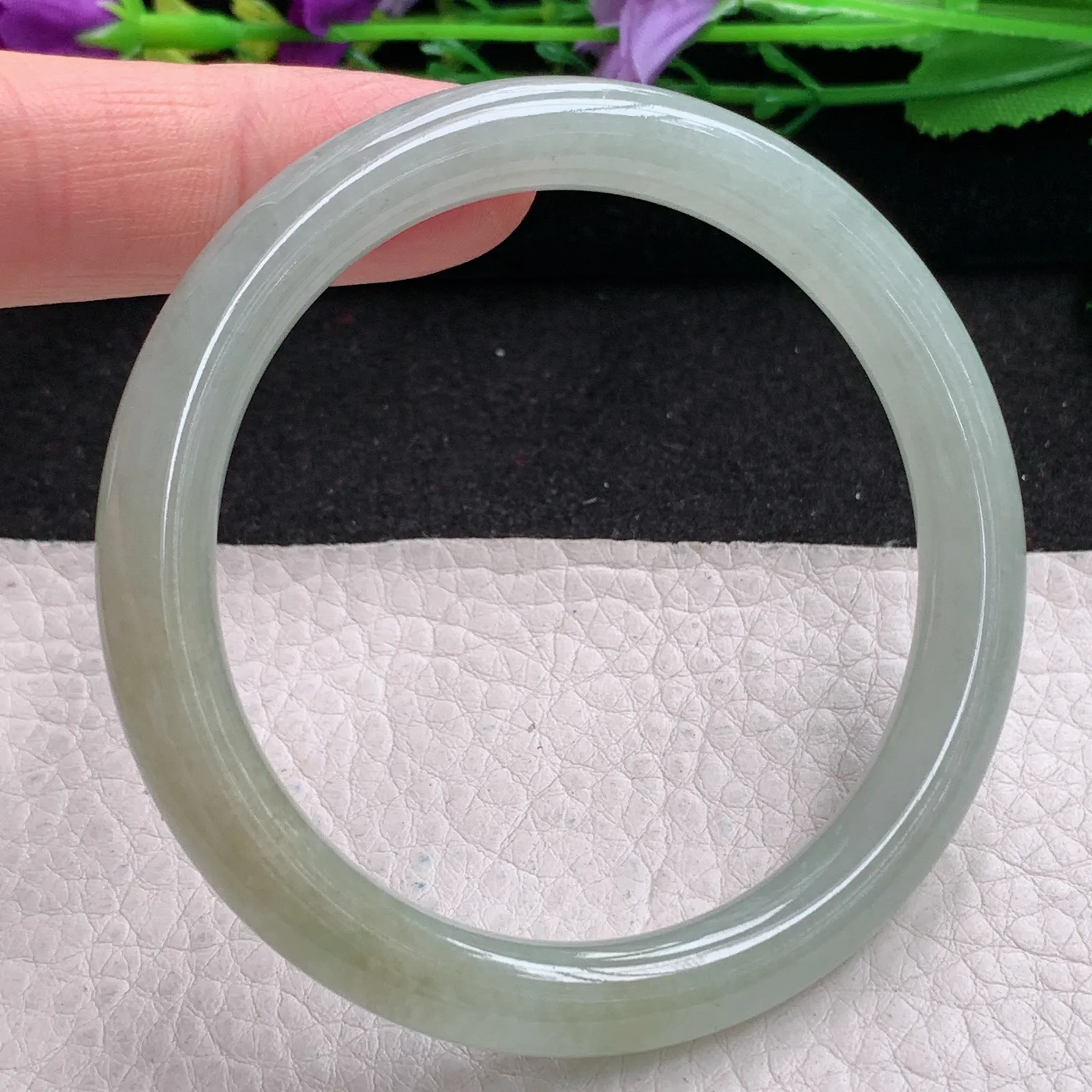 ll实拍55*8美人镯 缅甸翡翠精美冰双彩秀气圆条玉手镯 叮当镯