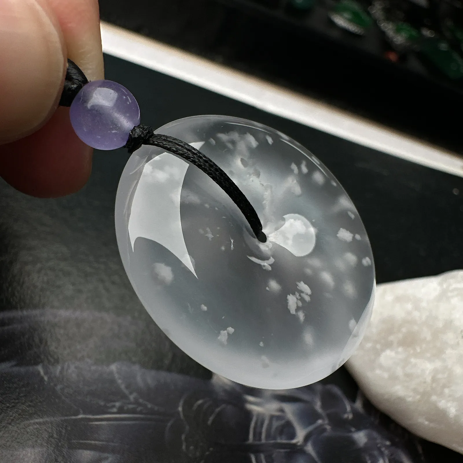 【玻璃种平安扣吊坠】雪花棉老料，玻璃光泽，晶莹剔透，冰感十足，通透闪亮，收藏品质