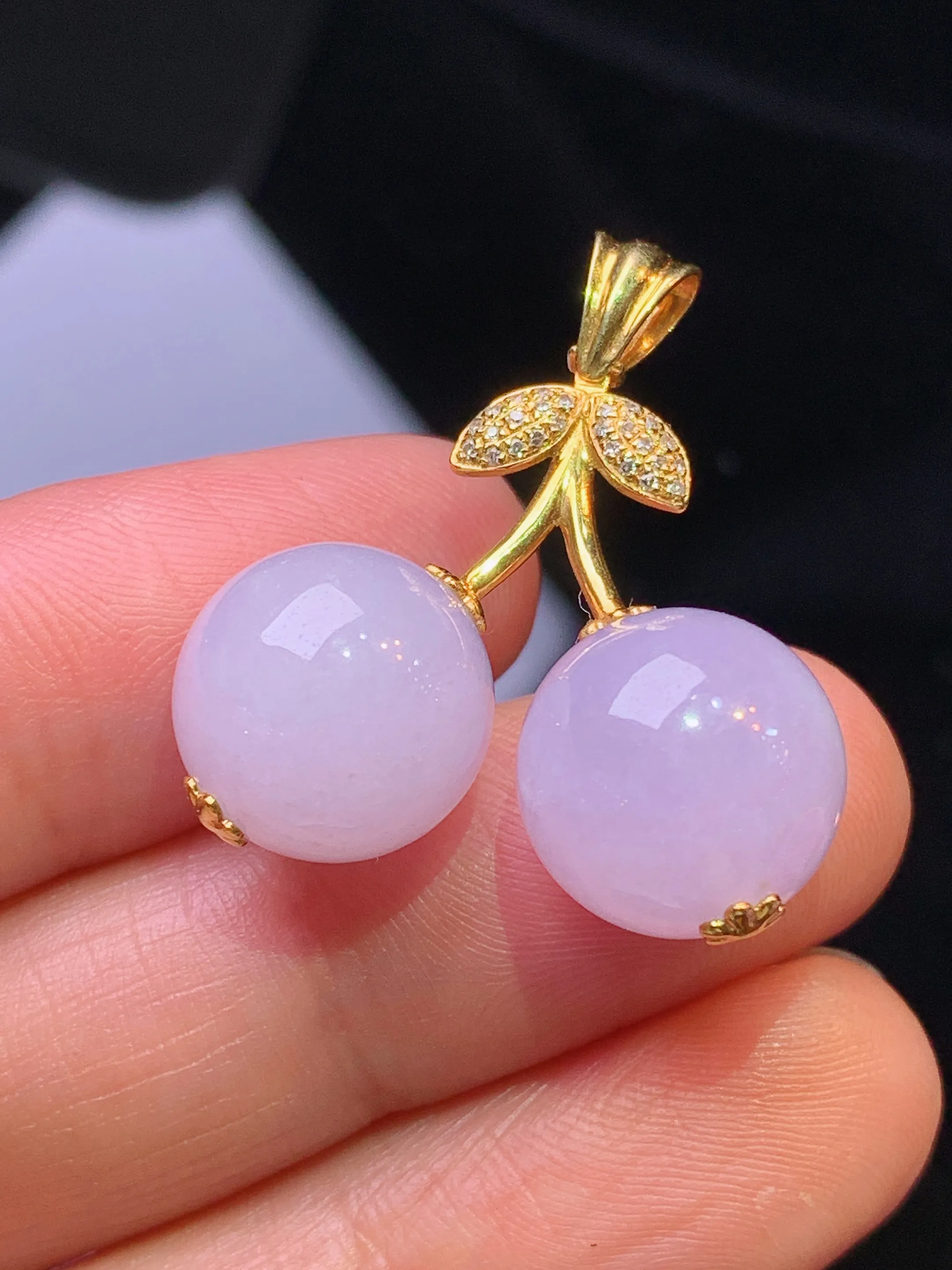 18金钻镶嵌紫罗兰圆珠吊坠 玉质细腻 色泽清新艳丽 整体尺寸27.5*11.8