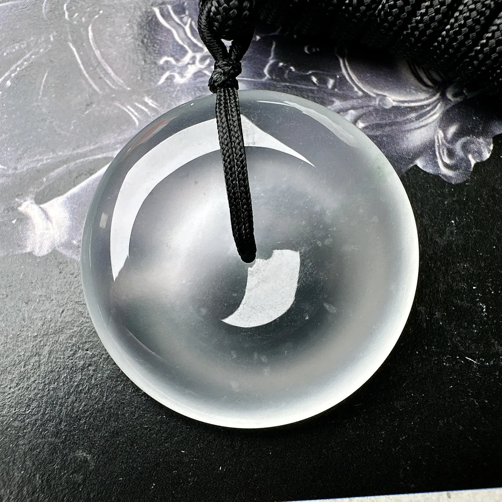 【玻璃种平安扣扣吊坠】玻璃光泽，晶莹剔透，冰感十足，通透闪亮，收藏品质