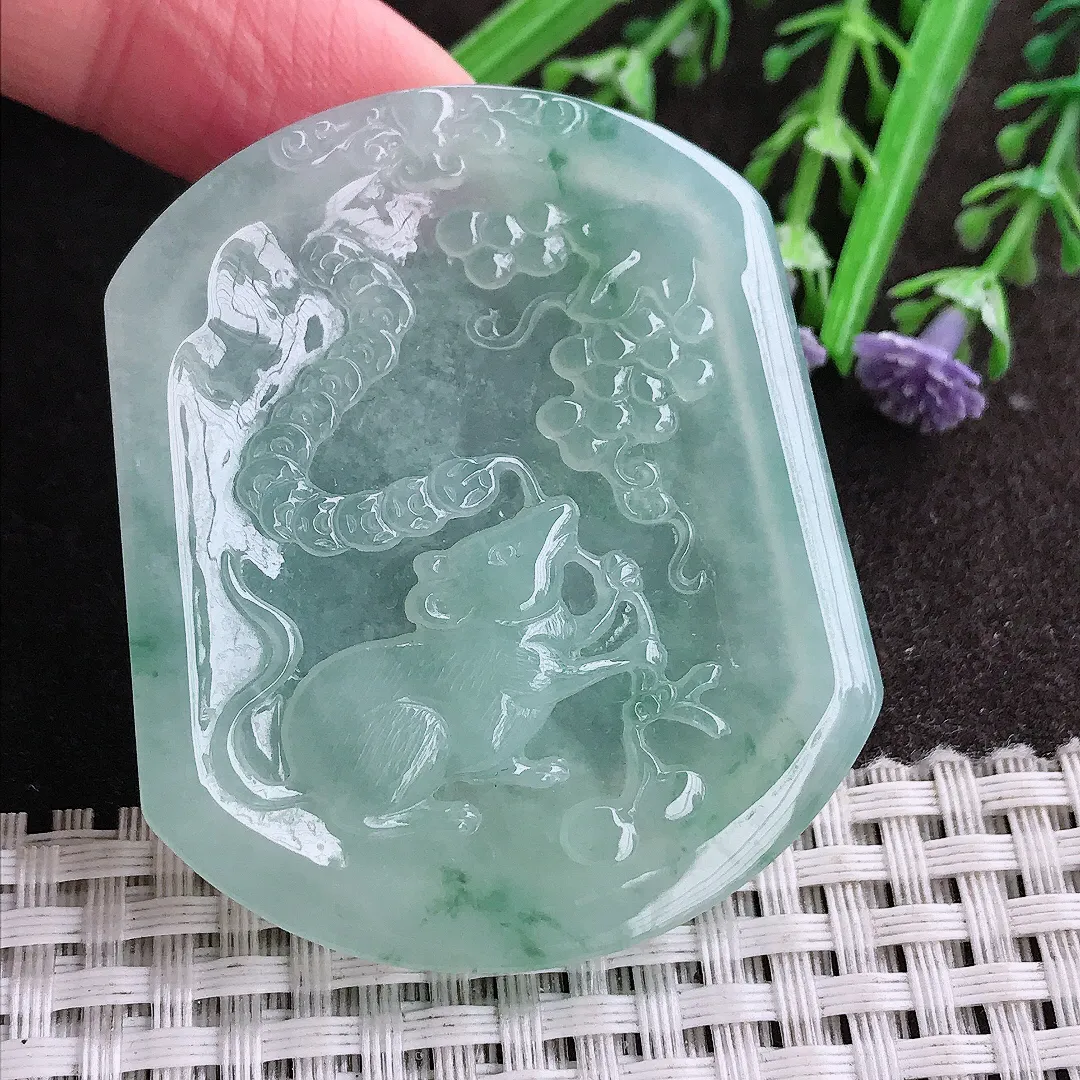 实拍A货翡翠53.2/45/5.8老坑冰透起胶斌，晴生肖鼠牌吊坠翡翠玉牌挂件