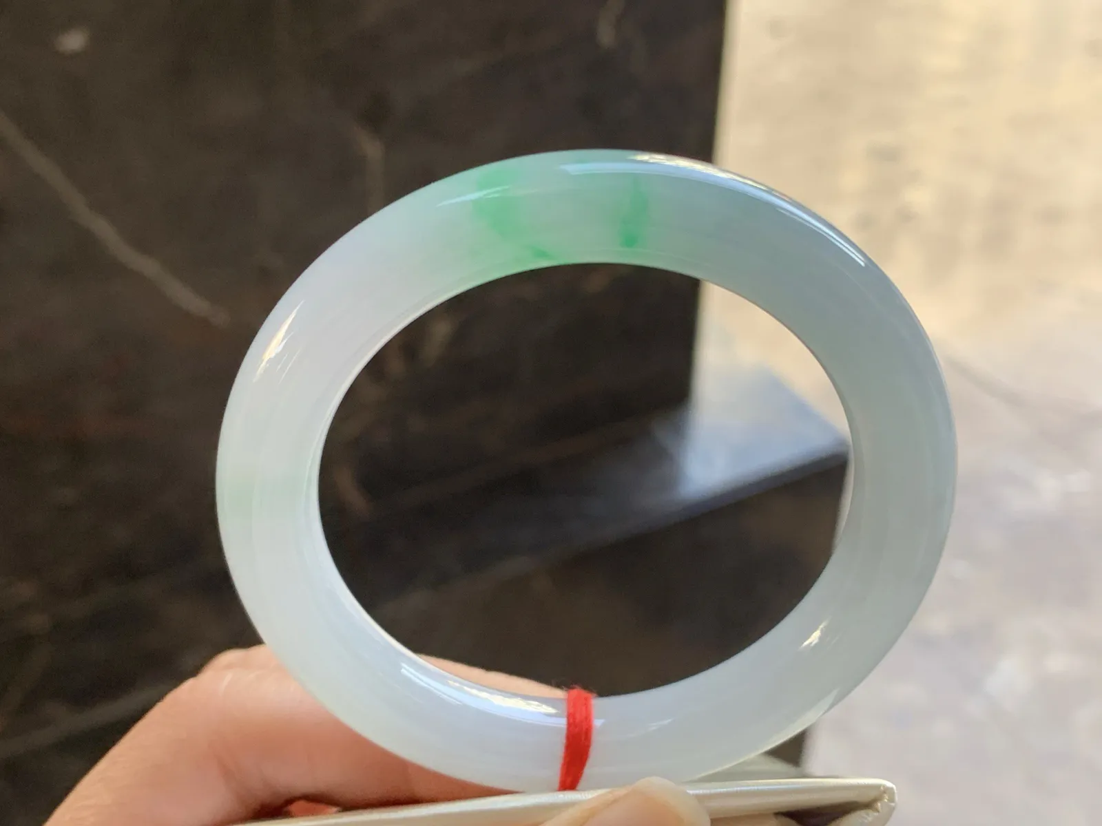 53.5-10.5

飘绿圆条手镯^_^清新