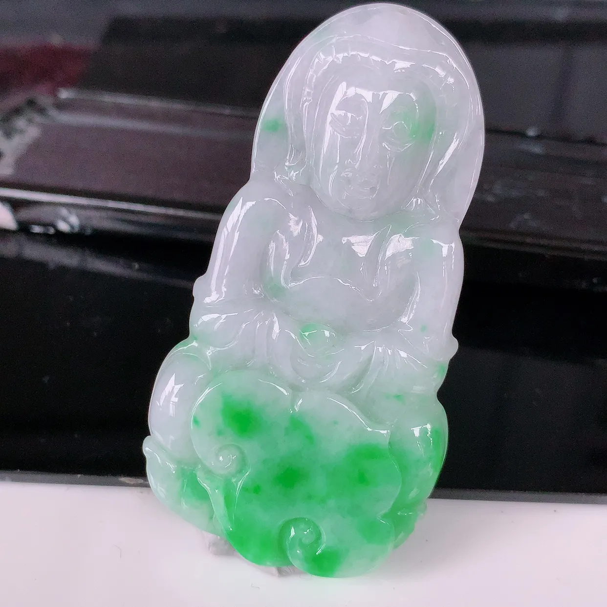 自然光实拍，冰润飘绿翡翠保平安观音菩萨吊坠，玉质莹润，佩戴佳品，#46.22