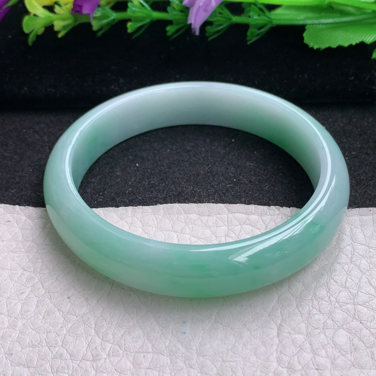 js实拍55*12.3*7平安镯 缅甸翡翠精美晴美飘绿宽边玉手镯 玉手环