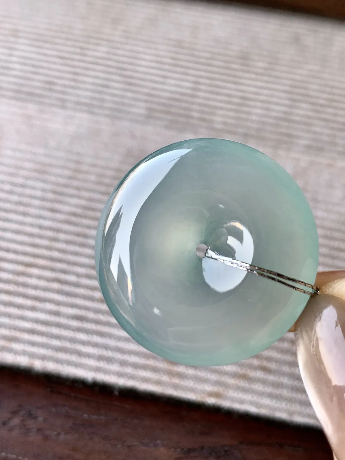 高冰玻璃种平安扣吊坠，缅料  完美 性价比高  尺寸26.2-5.8